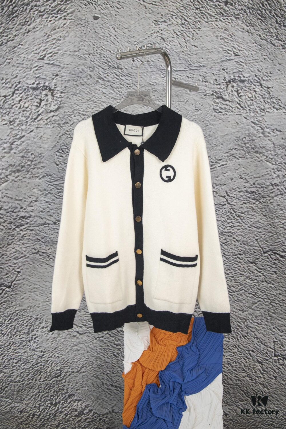 69312cfd908475d562cd96aa GUCCI Color-Block Button Knit Coat Made of High-End Wool Material