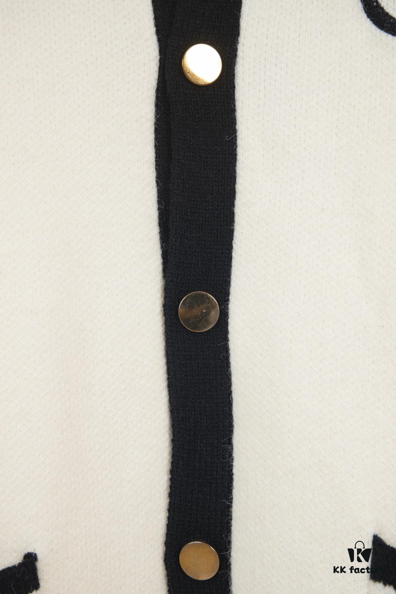69312d07908475d562cd96ae GUCCI Color-Block Button Knit Coat Made of High-End Wool Material
