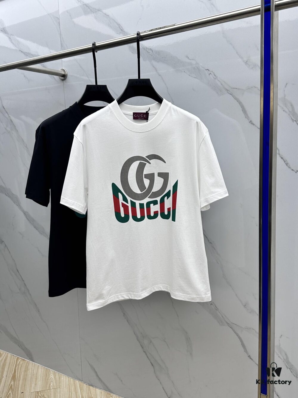 69312e2a908475d562cd9712 Gucci 2025FW Spring/Summer New Round Neck T-Shirt for Layering or Outerwear, 3D Logo Embossed Slightly Oversized Short-Sleeve Tee Made of 260g Reactive Cotton