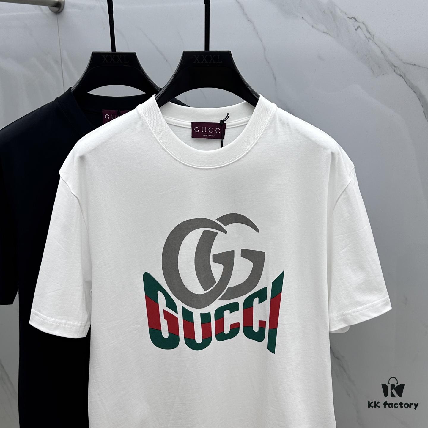 69312e2f908475d562cd9714 Gucci 2025FW Spring/Summer New Round Neck T-Shirt for Layering or Outerwear, 3D Logo Embossed Slightly Oversized Short-Sleeve Tee Made of 260g Reactive Cotton