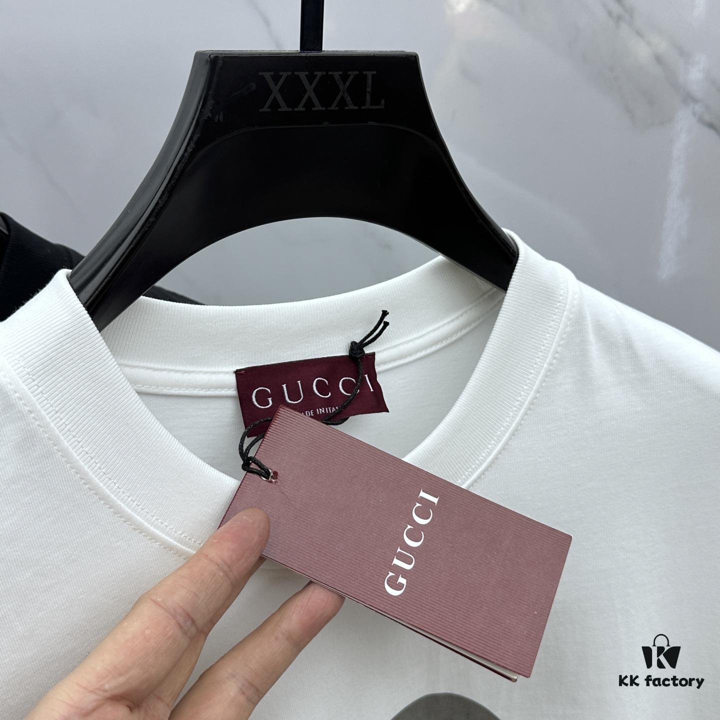 69312e36908475d562cd9717 Gucci 2025FW Spring/Summer New Round Neck T-Shirt for Layering or Outerwear, 3D Logo Embossed Slightly Oversized Short-Sleeve Tee Made of 260g Reactive Cotton
