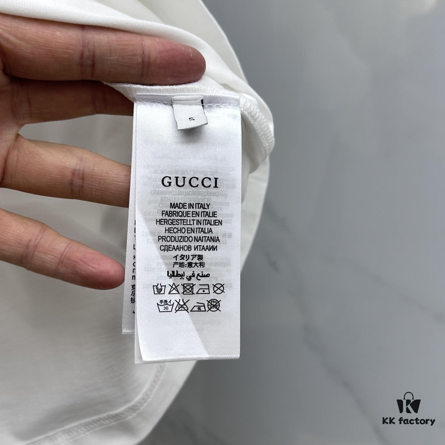 69312e3d908475d562cd9719 Gucci 2025FW Spring/Summer New Round Neck T-Shirt for Layering or Outerwear, 3D Logo Embossed Slightly Oversized Short-Sleeve Tee Made of 260g Reactive Cotton