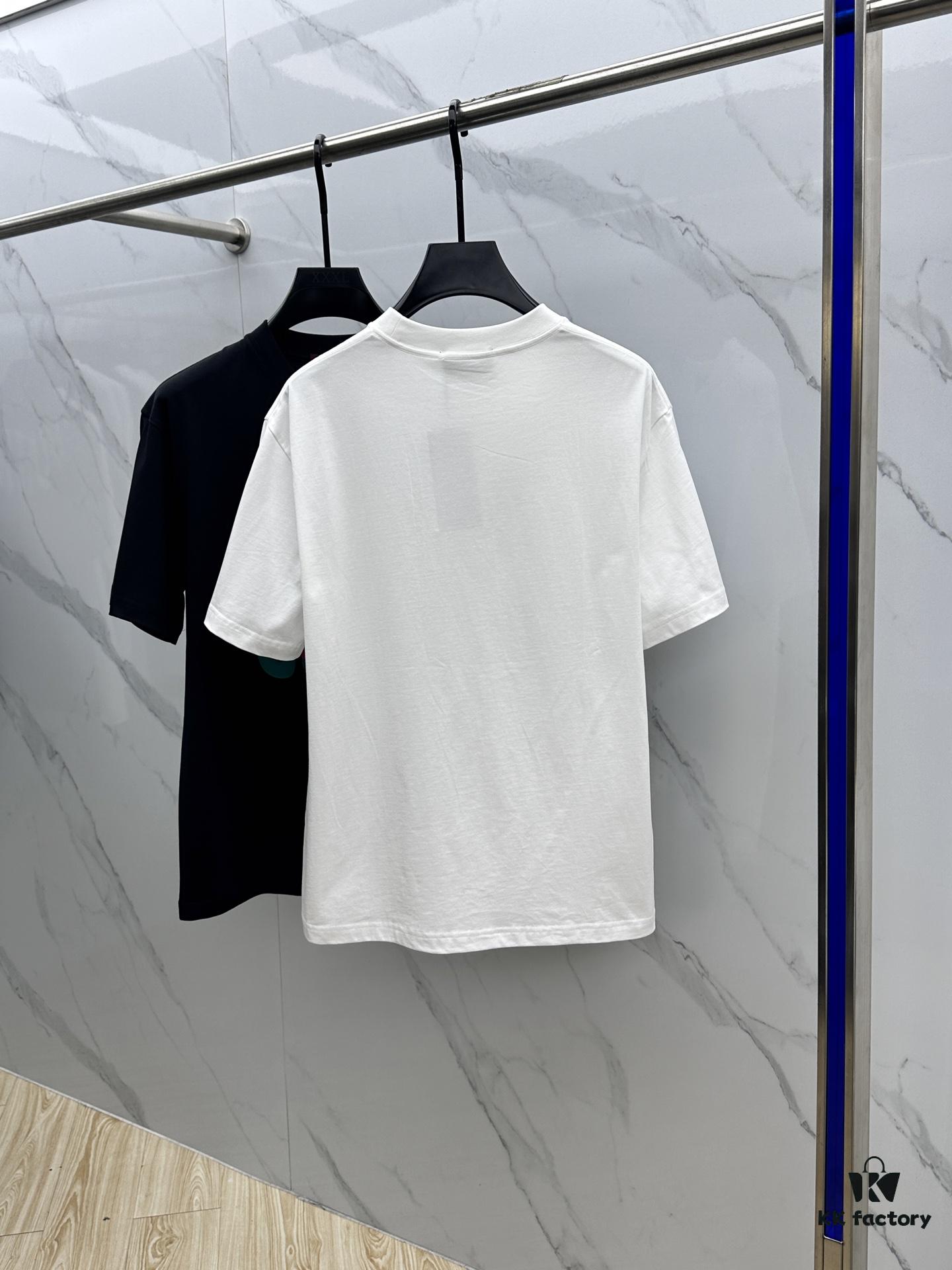 69312e3e908475d562cd971a Gucci 2025FW Spring/Summer New Round Neck T-Shirt for Layering or Outerwear, 3D Logo Embossed Slightly Oversized Short-Sleeve Tee Made of 260g Reactive Cotton