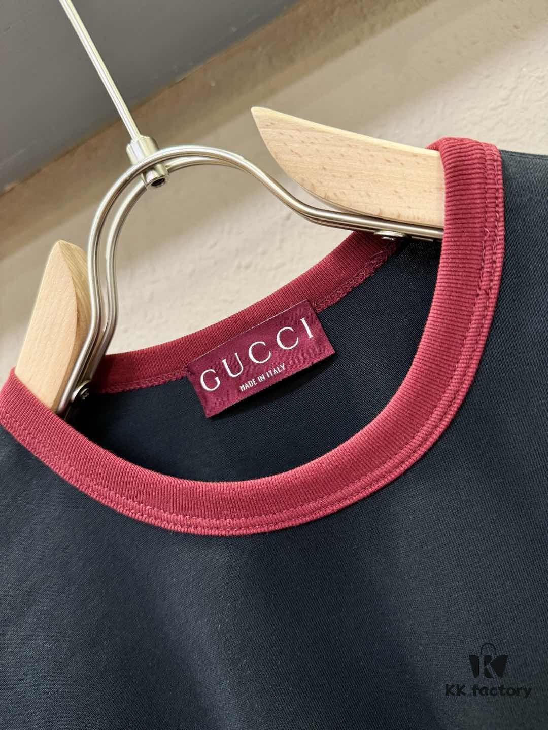 69312eab908475d562cd9747 Gucci 2025 Spring/Summer New Short Sleeve T-Shirt! Runway-Inspired Fashion Casual Tee with Signature Logo Design! Premium 100% Cotton Fabric, Soft and Skin-Friendly Texture, Exceptionally Comfortable and Breathable Wear. Unisex Couple's Style Redefines Contemporary Fashion. Distinct from Market Versions, Complete with Three Authentic Labels, High-End Collection for Men and Women. Size: S to XL
