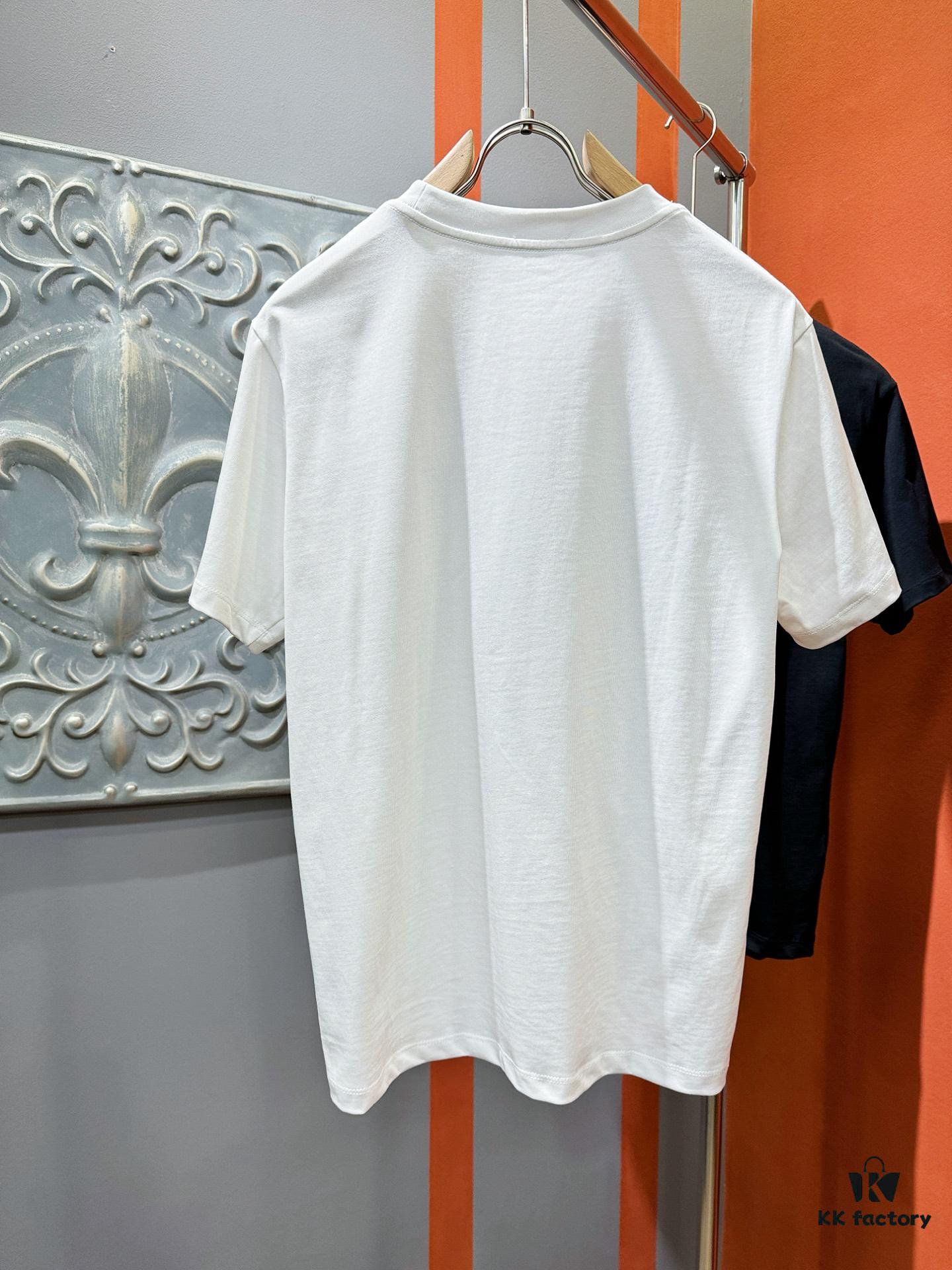 69312edd908475d562cd975a Gucci 2025 Spring/Summer New Arrival Short Sleeve T-Shirt! Runway-Inspired Fashion Casual Tee with Signature Logo Design! Premium 100% Cotton Fabric, Exquisitely Soft, Skin-Friendly and Breathable – Unmatched Comfort and Quality. A Gender-Neutral Couple's Style That Redefines Modern Fashion Elegance. Distinct from Market Versions, Complete with Three Authentic Labels – Unisex High-End Collection.