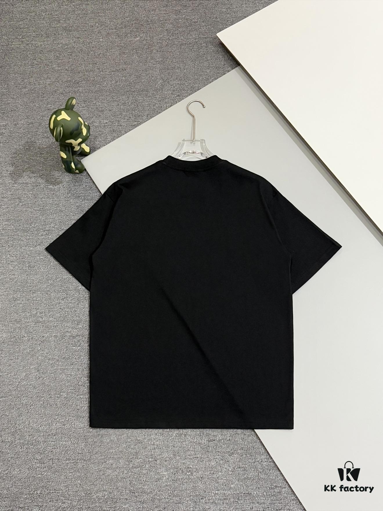69312f3f908475d562cd9774 Gucci Classic Short-Sleeve T-Shirt with Double G Embroidered Patch and Pocket, Timeless Versatile Youthful Design