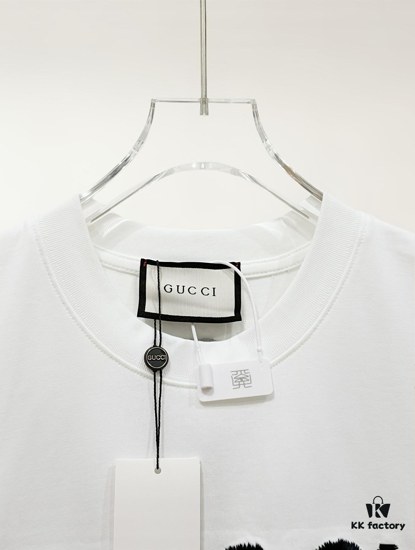 69312f7b908475d562cd977e High-End Gucci Round Neck Short Sleeve T-Shirt with Front and Back Embroidered Logo, Premium 280g Double-Yarn Combed Cotton, Pre-Shrunk Washed Fabric, Unisex Fit, Official Website Detailing, Three Labels Complete