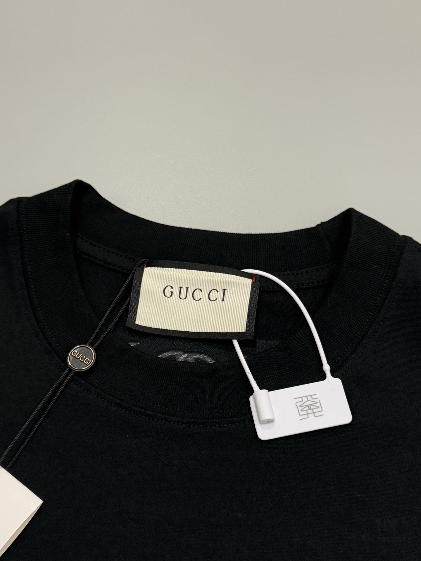 69313030908475d562cd97a3 High-End Gucci Round Neck Short Sleeve T-Shirt with Front and Back High-Quality Jump Stitch Embroidery, 280g Double-Yarn Heavyweight 100% Combed Cotton, Pre-Shrunk Washed Fabric, No Deformation, Unisex Design with Official Logo Embroidery, Patch on Back, Complete Three Labels, Moisture-Proof Paper Packaging, Distinct from Market Standard Goods, Comfortable Fit with OXS Silhouette