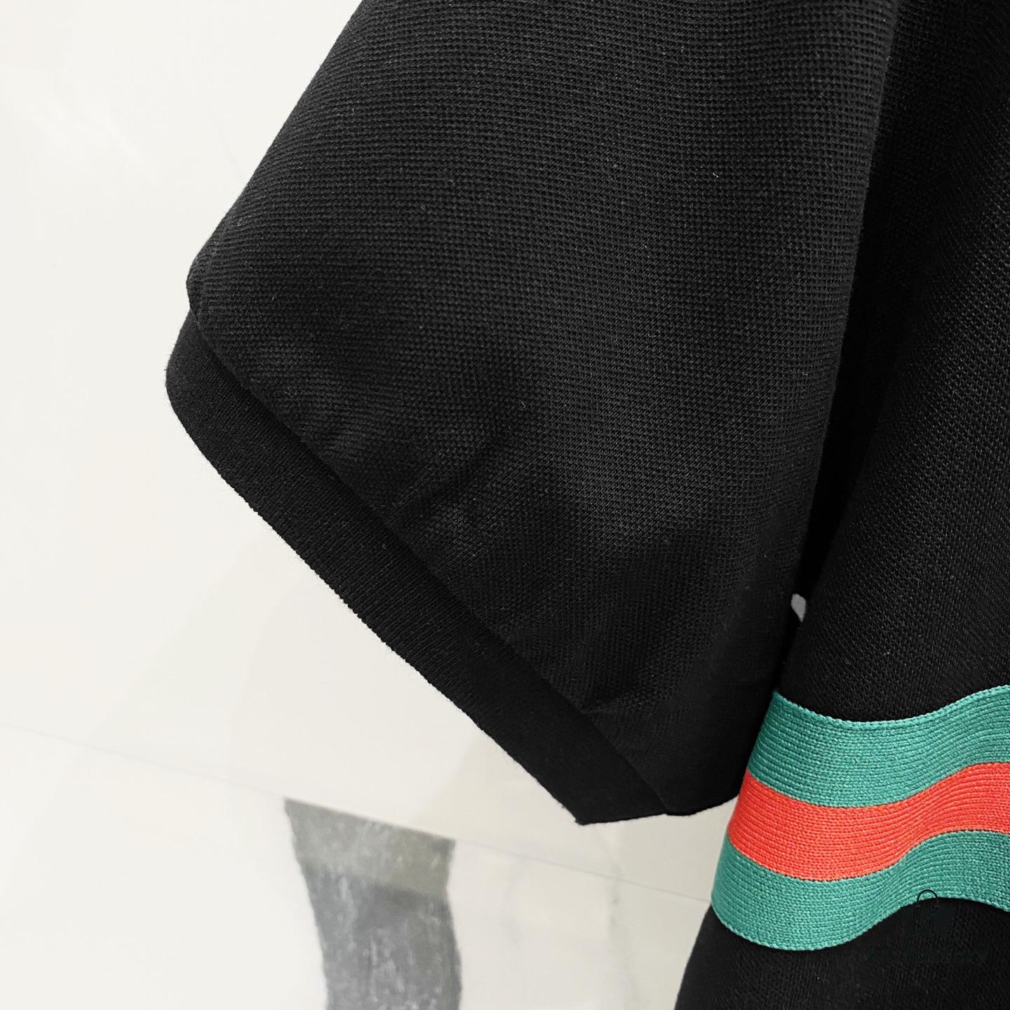693130b3908475d562cd97c1 GUCCI Men's Polo Shirt with Notched Collar and Red-Green Web Stripe Logo Design