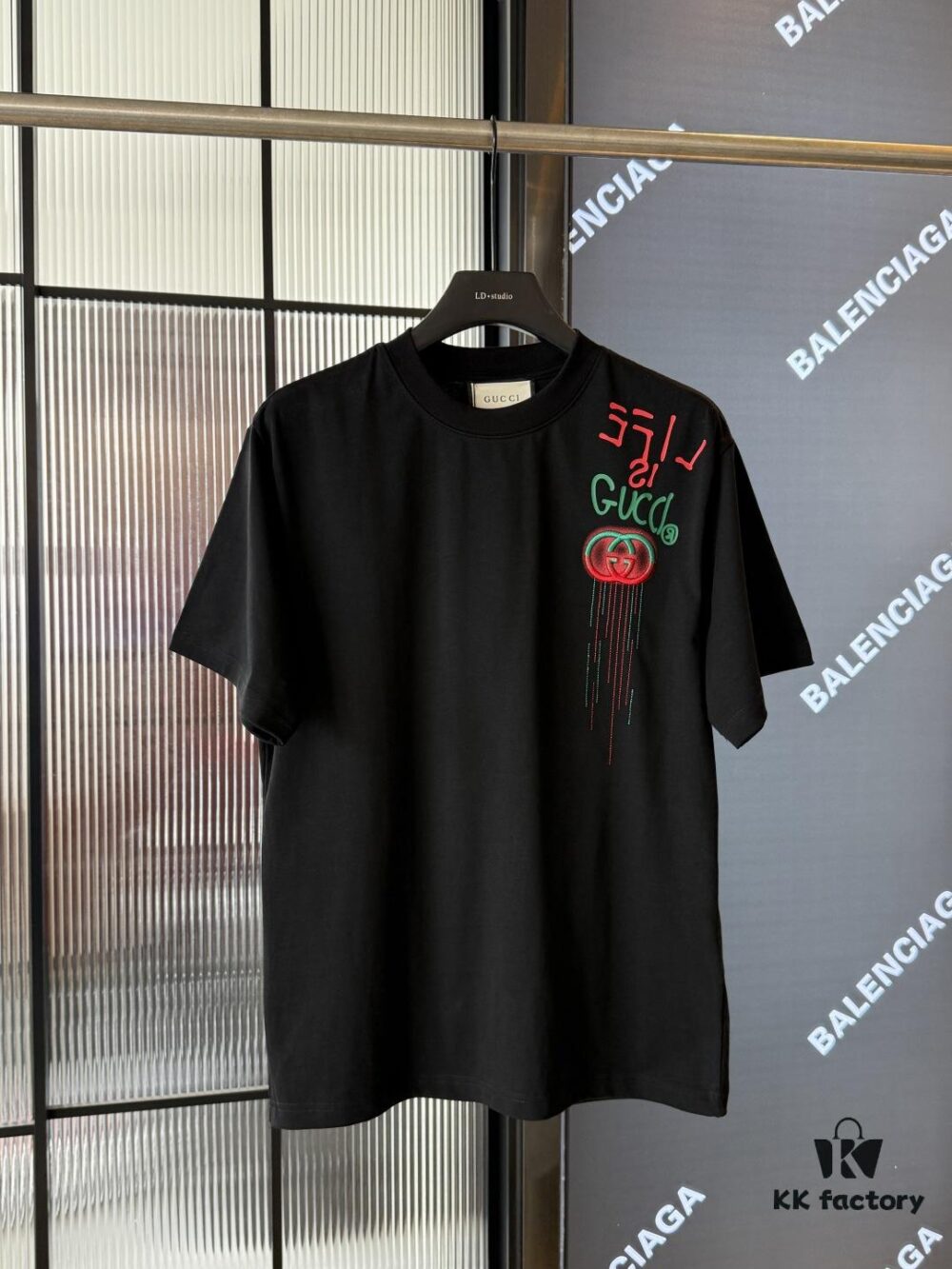 69313424908475d562cd9885 GUCCI 2025 Spring/Summer New Arrival Unisex T-Shirt with Red-Green Embroidered Logo and Print