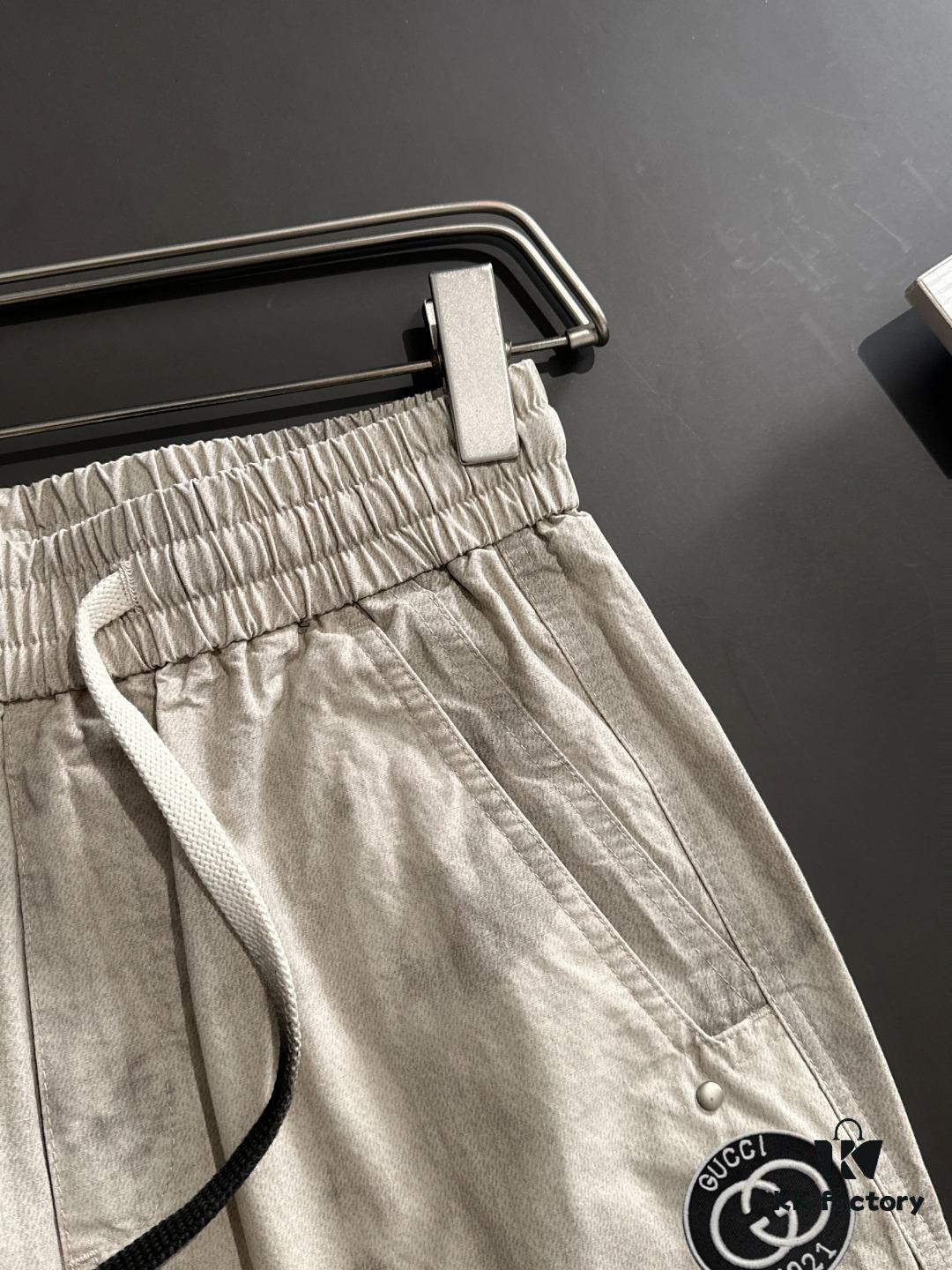 693138fc908475d562cd99d9 GUCCI 2025 Spring/Summer New Arrival Elastic Waist Casual Pants, Lightweight Custom Counter Fabric, Breathable and Highly Comfortable, Exquisitely Designed with Brand Identity, Premium Quality, Soft and Smooth Texture, Featuring a Relaxed Cut with Excellent Fit