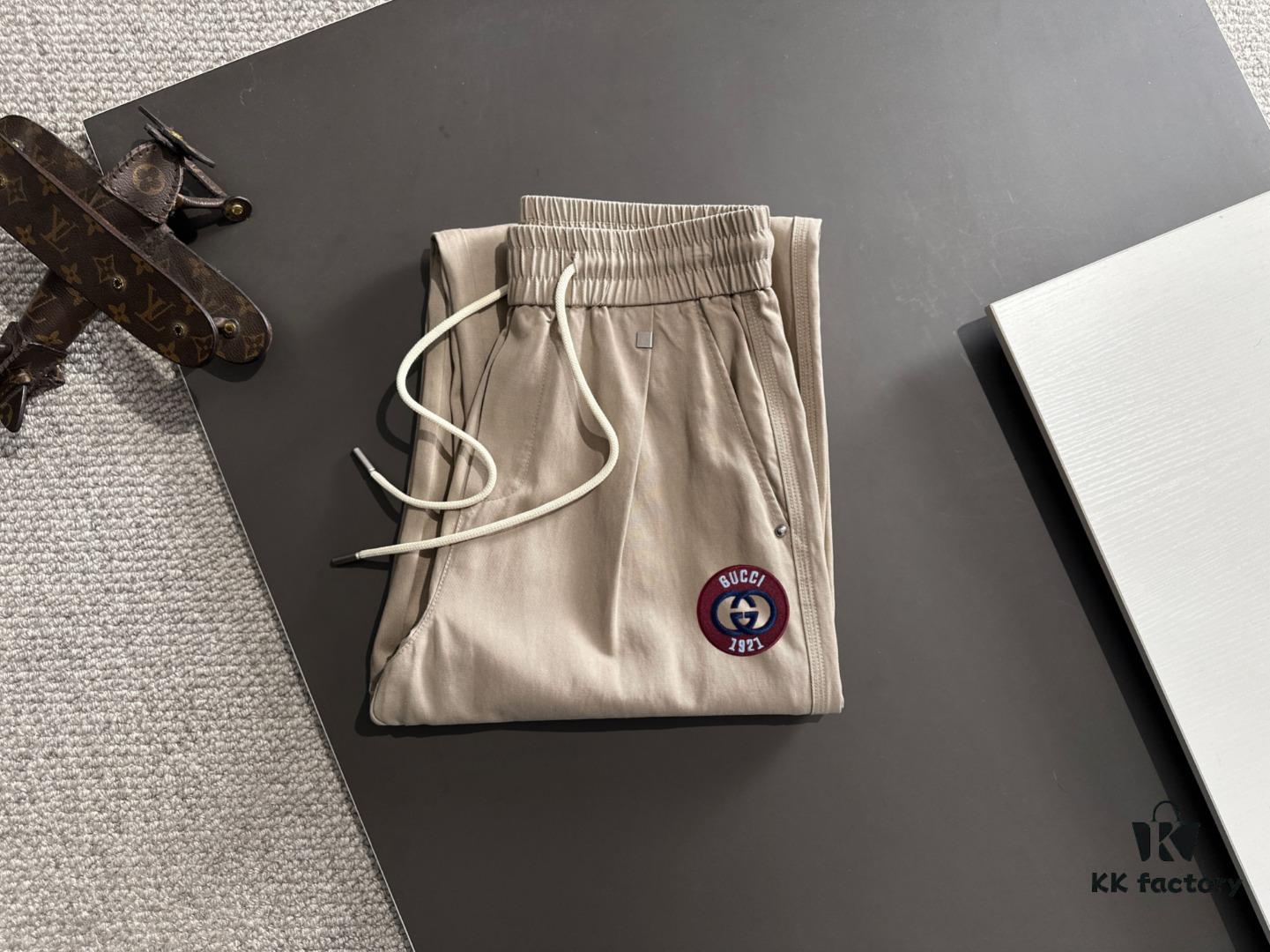 69313a25908475d562cd9a34 GUCCI 2025 Spring/Summer New Elastic Waist Casual Pants, Lightweight Custom Counter Fabric, Breathable and Comfortable, Exquisite Details, Brand Design Concept, High-Quality Craftsmanship, Soft and Smooth Texture, Leisure Cut with Excellent Fit