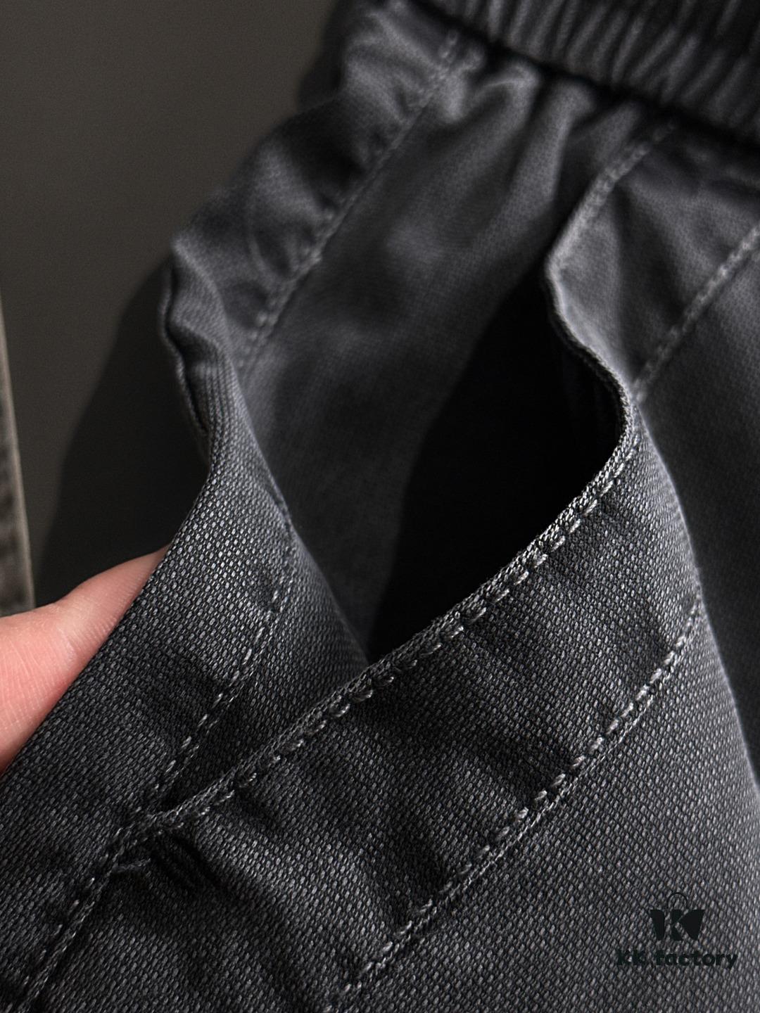 69313a71908475d562cd9a4a GUCCI 2025 Spring/Summer New Elastic Waist Casual Pants, Lightweight Custom Fabric from Counter, Highly Breathable and Comfortable, Exquisite Details, Brand Design Concept Reflecting High Quality, Soft and Smooth Texture, Showcasing a Perfect Relaxed Silhouette