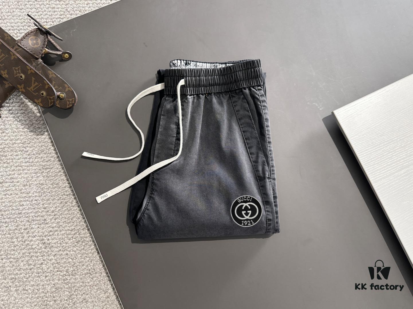 69313a84908475d562cd9a4f GUCCI 2025 Spring/Summer New Elastic Waist Casual Pants, Lightweight Custom Fabric from Counter, Highly Breathable and Comfortable, Exquisite Details, Brand Design Concept Reflecting High Quality, Soft and Smooth Texture, Showcasing a Perfect Relaxed Silhouette