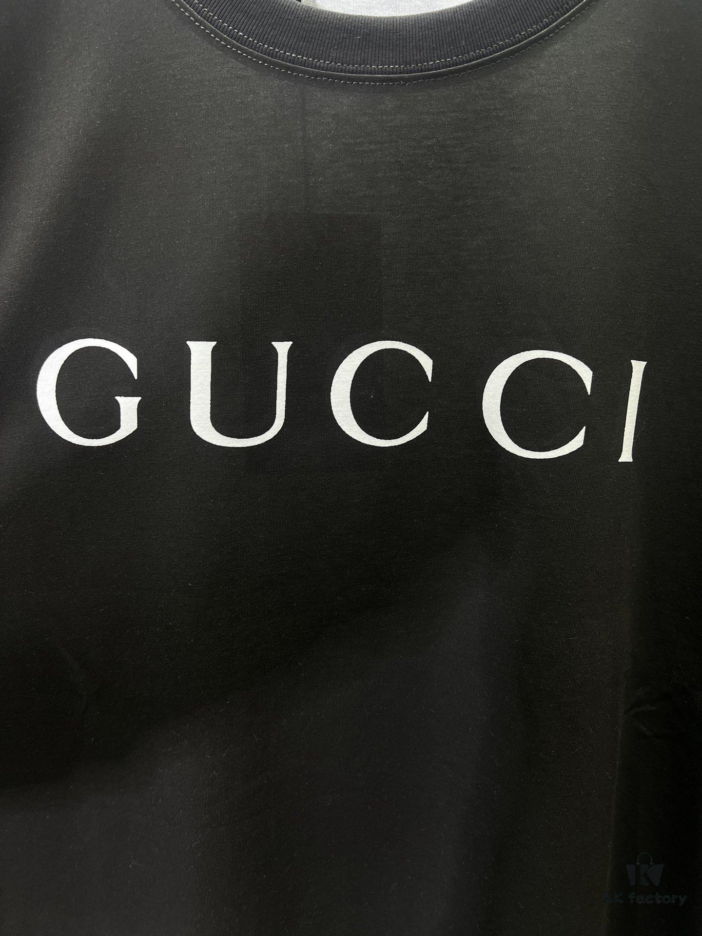 69313ce6908475d562cd9b17 Gucci 25SS New Standard Fit Knit Cotton T-Shirt with Reflective Gucci Print