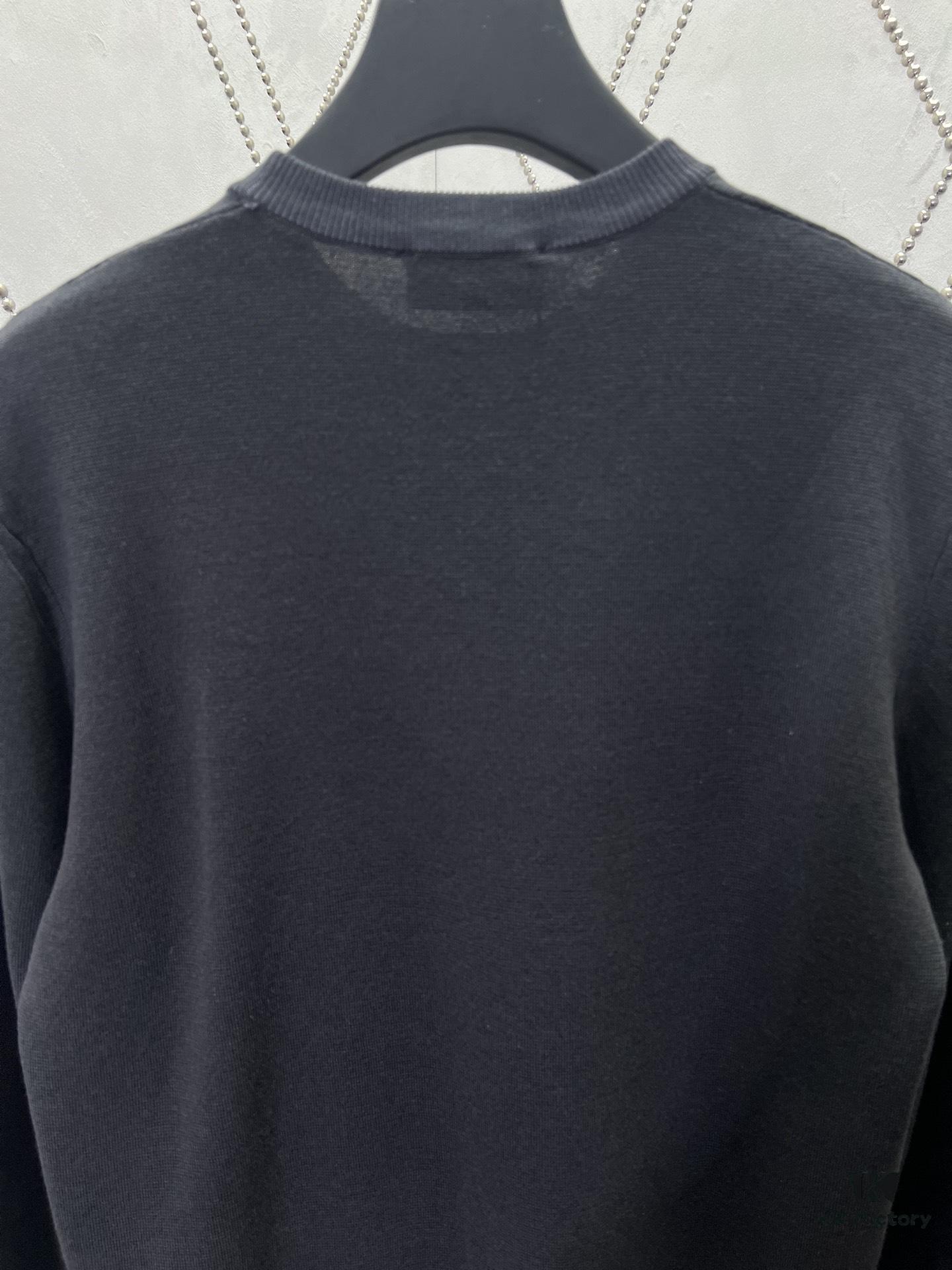 69313f2a908475d562cd9b9a Gucci 25SS New Arrival Sweater Crafted from a Silk-Cotton Blend Knit Fabric, Embellished with Gucci Intarsia for Added Charm