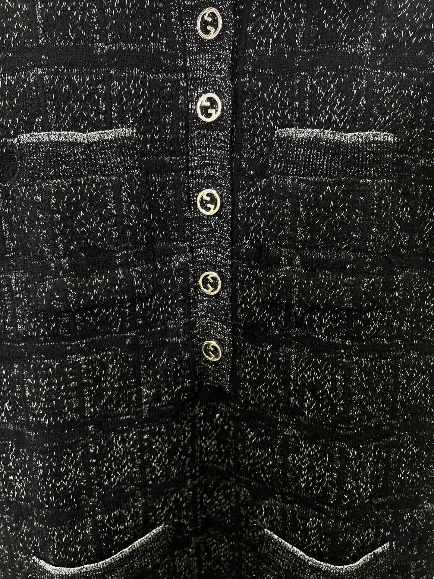 6931404a908475d562cd9bf2 Gucci 25SS New Round Neck Top Crafted from Premium Wool with Metallic Thread Tartan Jacquard Fabric, Featuring a Circular Interlocking Double G Button on the Back