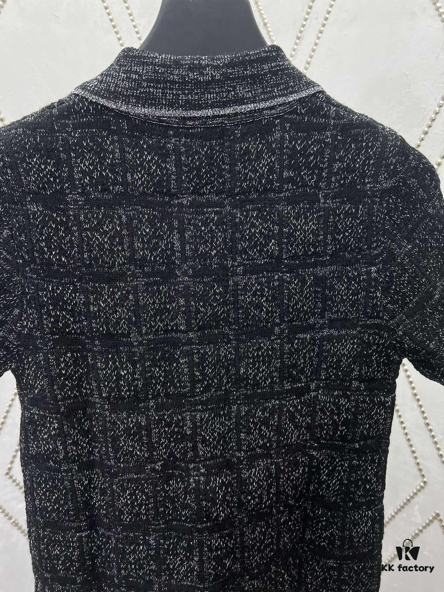69314053908475d562cd9bf5 Gucci 25SS New Round Neck Top Crafted from Premium Wool with Metallic Thread Tartan Jacquard Fabric, Featuring a Circular Interlocking Double G Button on the Back