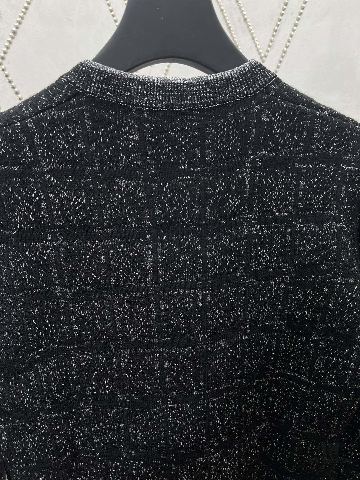 69314096908475d562cd9c07 Gucci 25SS New Arrival Polo Dress Crafted from Premium Wool with Metallic Thread Geometric Jacquard, Featuring Round Interlocking Double-G Logo Buttons Front Closure