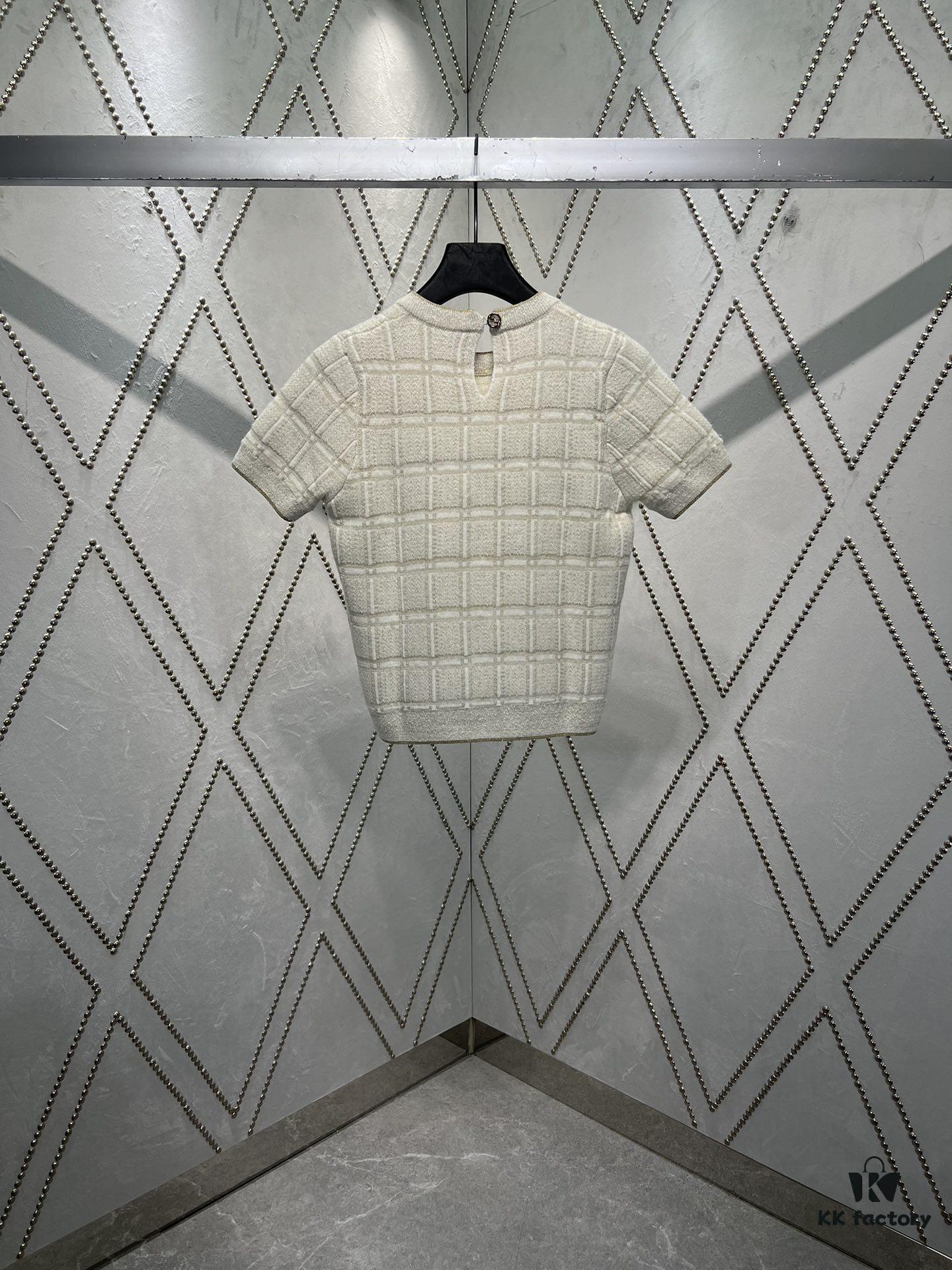 693140dd908475d562cd9c13 Gucci 25SS New Round Neck Cardigan Crafted from Premium Wool with Metallic Thread Geometric Jacquard Fabric, Featuring Interlocking Double G Round Buttons