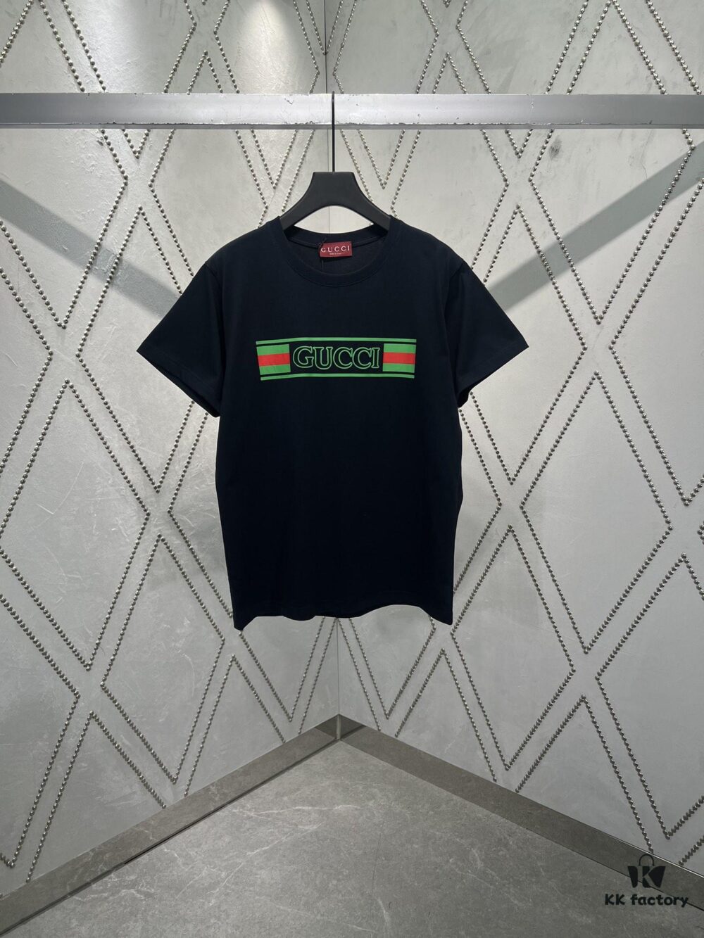 6931419d908475d562cd9c25 Gucci 25SS New Regular Fit T-Shirt Made of Knitted Cotton with Gucci Web Stripe Flag Print