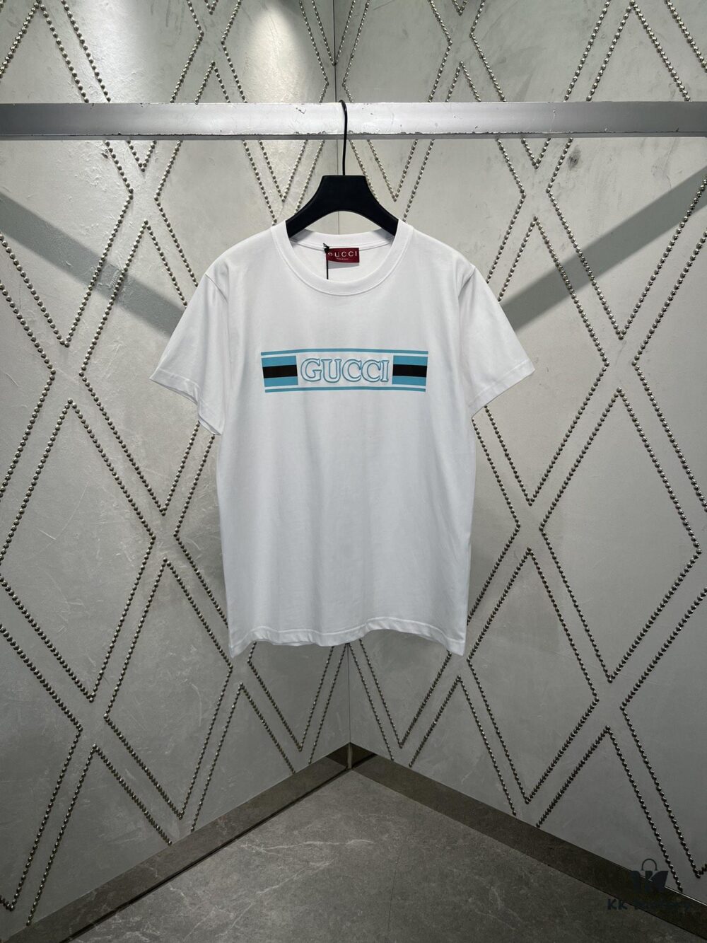 693141bc908475d562cd9c2f Gucci 25SS New Regular Fit T-Shirt Crafted from Knit Cotton with Signature Gucci Web Stripe Flag Print