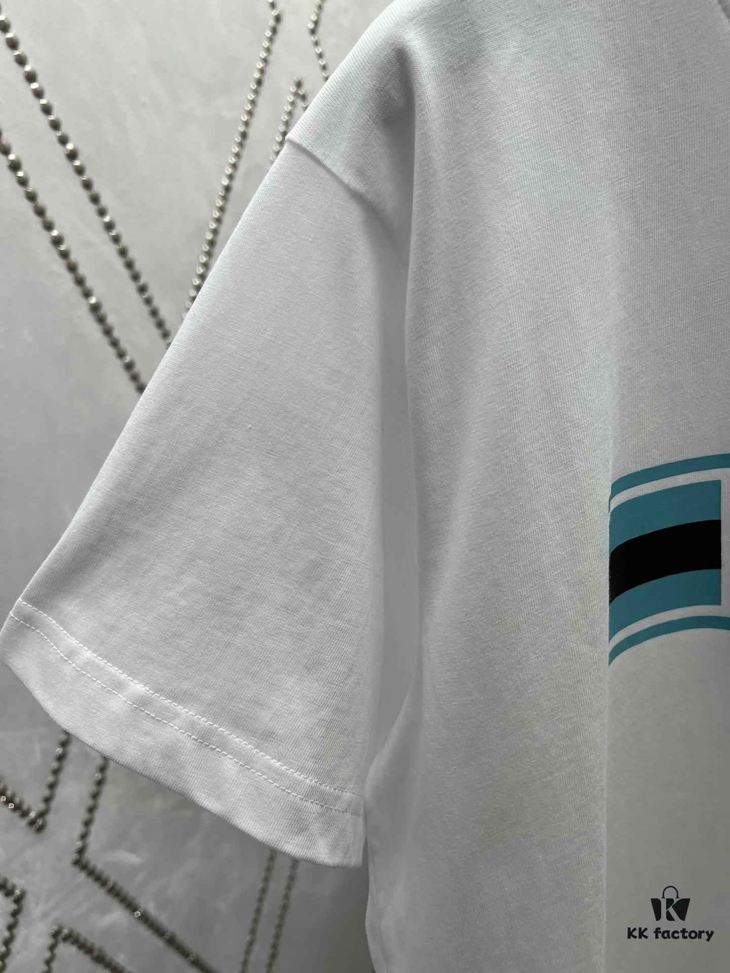 693141c4908475d562cd9c32 Gucci 25SS New Regular Fit T-Shirt Crafted from Knit Cotton with Signature Gucci Web Stripe Flag Print