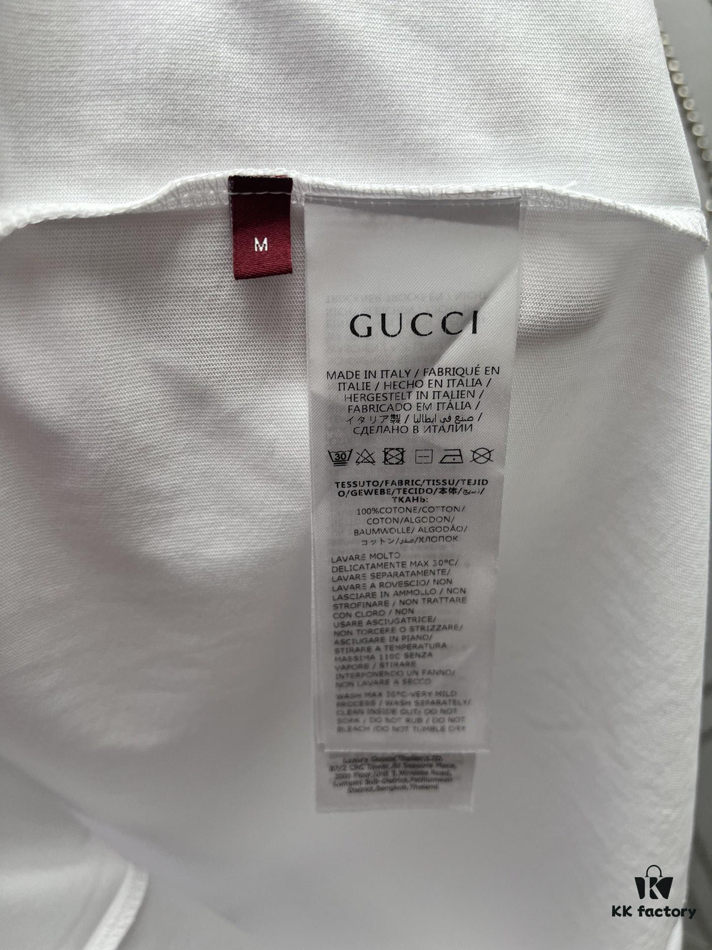 693141cc908475d562cd9c35 Gucci 25SS New Regular Fit T-Shirt Crafted from Knit Cotton with Signature Gucci Web Stripe Flag Print