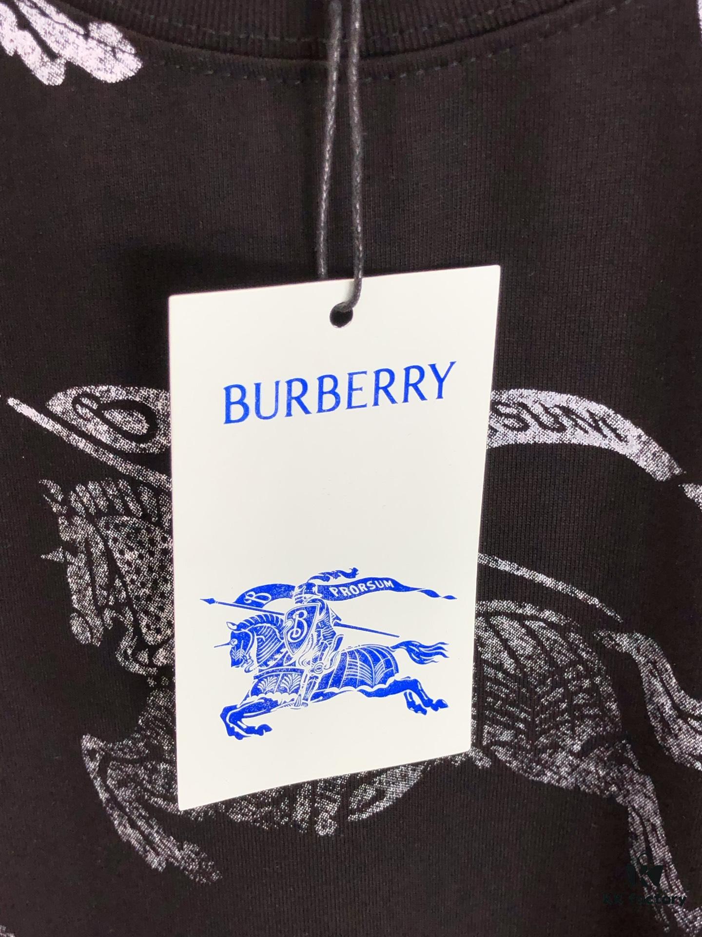 69314301908475d562cd9c87 BURBERRY 2025 Spring/Summer New Arrival Round Neck Short Sleeve T-Shirt with All-Over Dot Print, Made from 320g Double-Yarn Combed Cotton Fabric, Slightly Loose Fit, Soft and Substantial Fabric Texture, Unisex Design