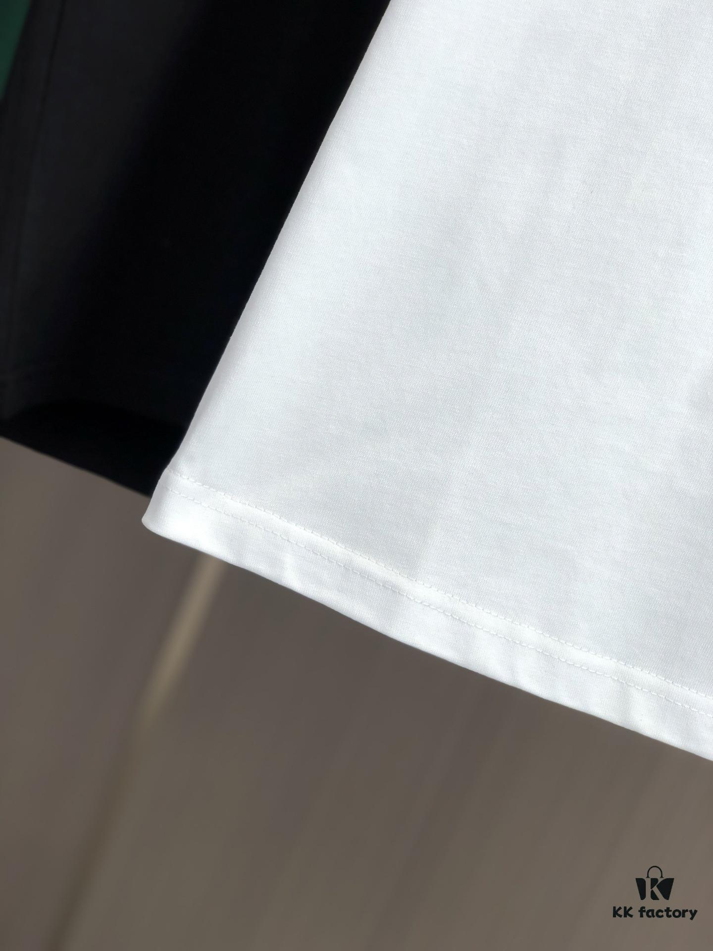 6931435e908475d562cd9c8e BURBERRY 2025 Spring/Summer New Arrival Round Neck Short Sleeve T-Shirt with All-Over Dot Print, Made from 320g Double-Layer Combed Cotton Fabric, Slightly Loose Fit, Soft and Substantial Fabric Texture, Unisex Design