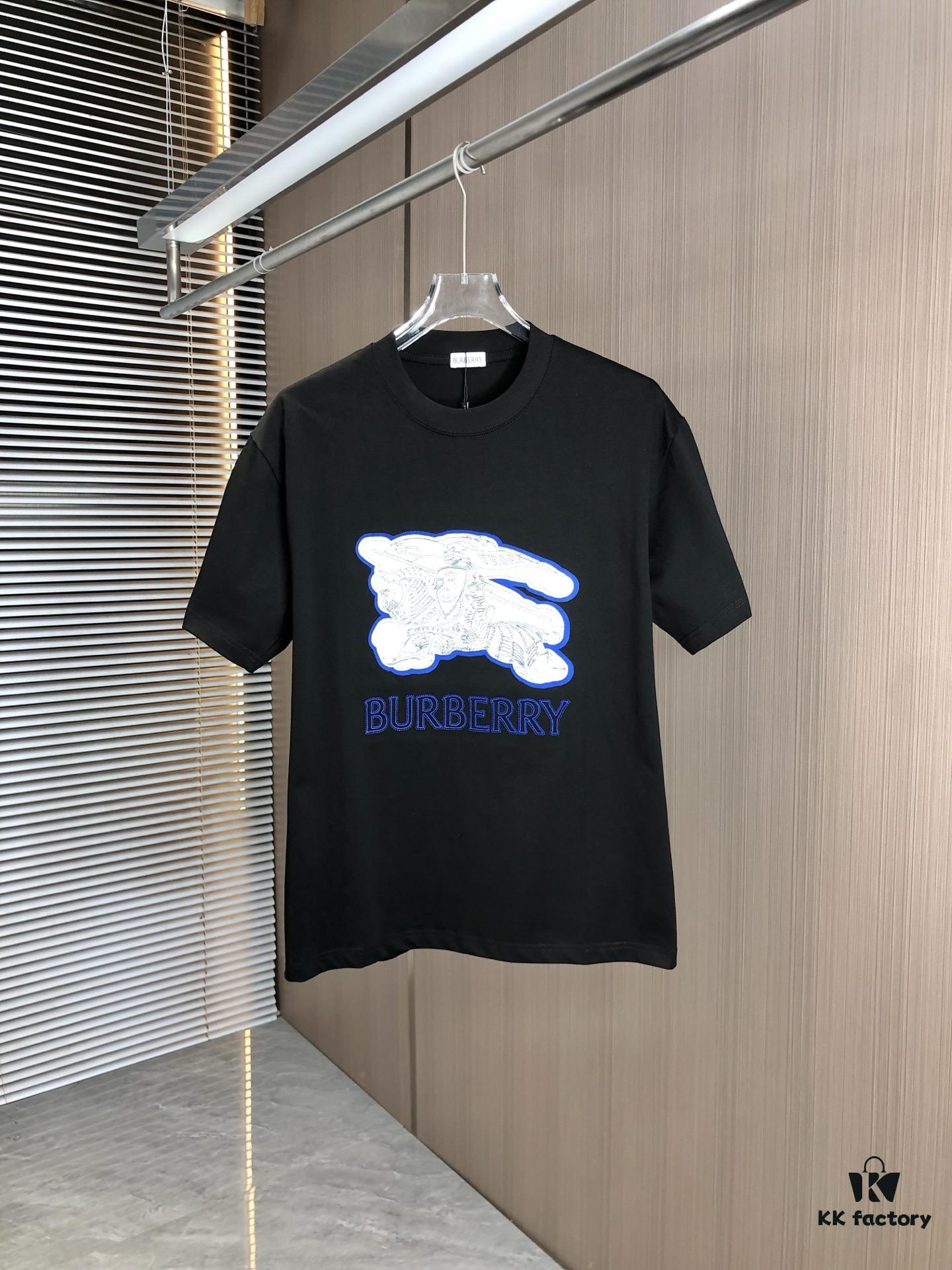 69314380908475d562cd9c94 BURBERRY 2025 Spring/Summer New Arrival Round Neck Short Sleeve T-Shirt with Contrasting Embroidery, 320g Double Combed Cotton Fabric, Slightly Loose Unisex Fit