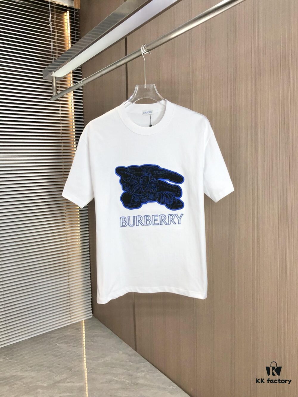 693143c0908475d562cd9c9c BURBERRY 2025 Spring/Summer New Arrival Round Neck Short Sleeve T-Shirt with Contrasting Patch Embroidery, 320g Double Combed Cotton Fabric, Slightly Loose Unisex Fit