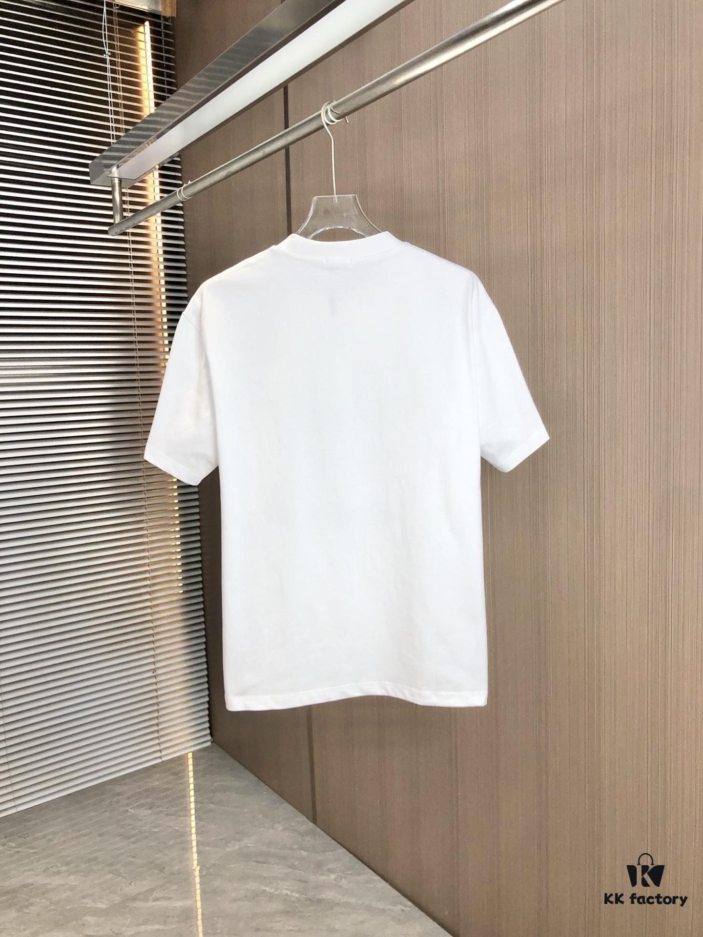 693143d7908475d562cd9ca3 BURBERRY 2025 Spring/Summer New Arrival Round Neck Short Sleeve T-Shirt with Contrasting Patch Embroidery, 320g Double Combed Cotton Fabric, Slightly Loose Unisex Fit