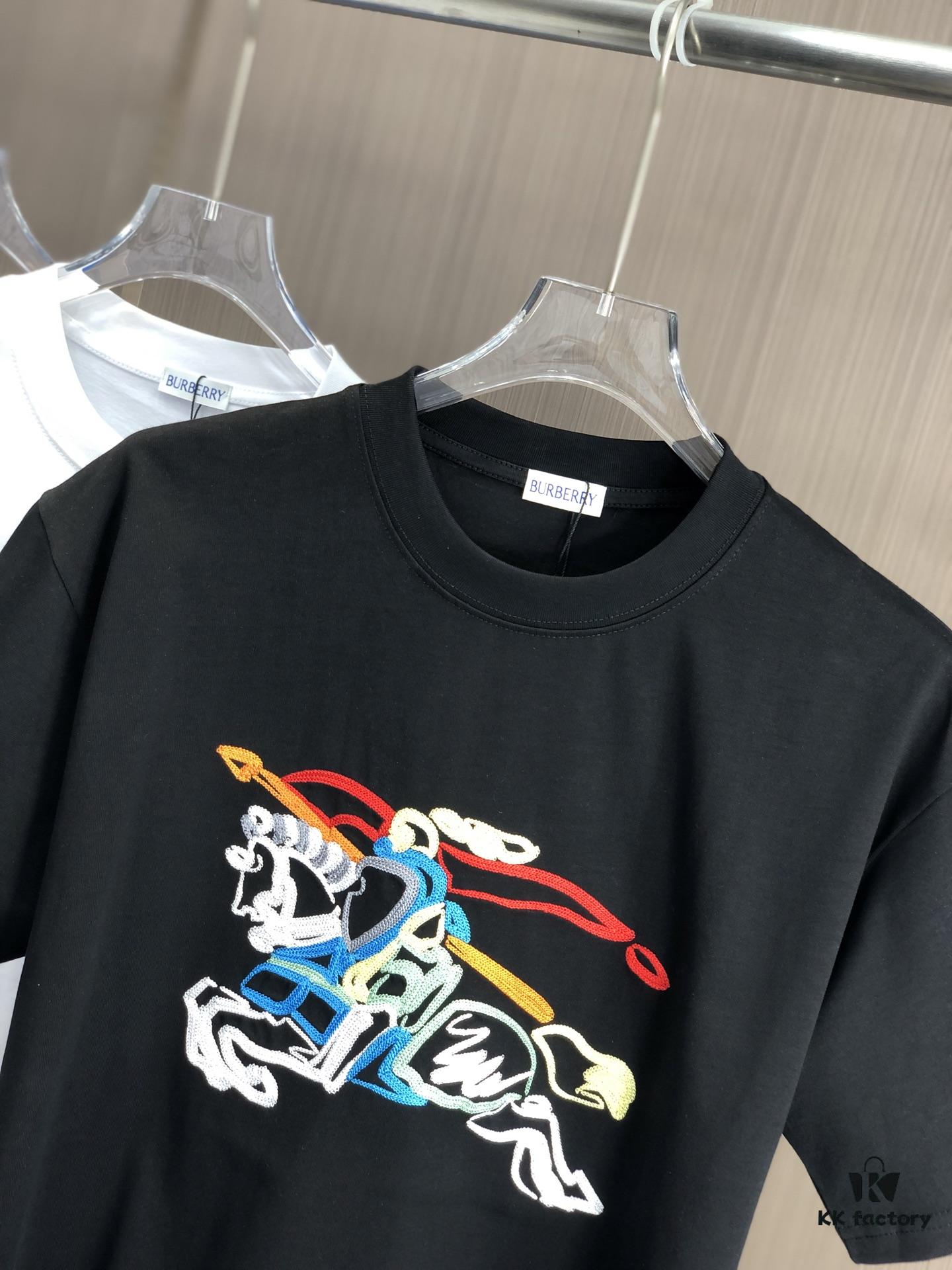 693143fe908475d562cd9caf BURBERRY 2025 Spring/Summer New Arrival Round Neck Short Sleeve T-Shirt with Equestrian Chain Embroidery, 320g Double Combed Cotton Fabric, Slightly Loose Unisex Fit