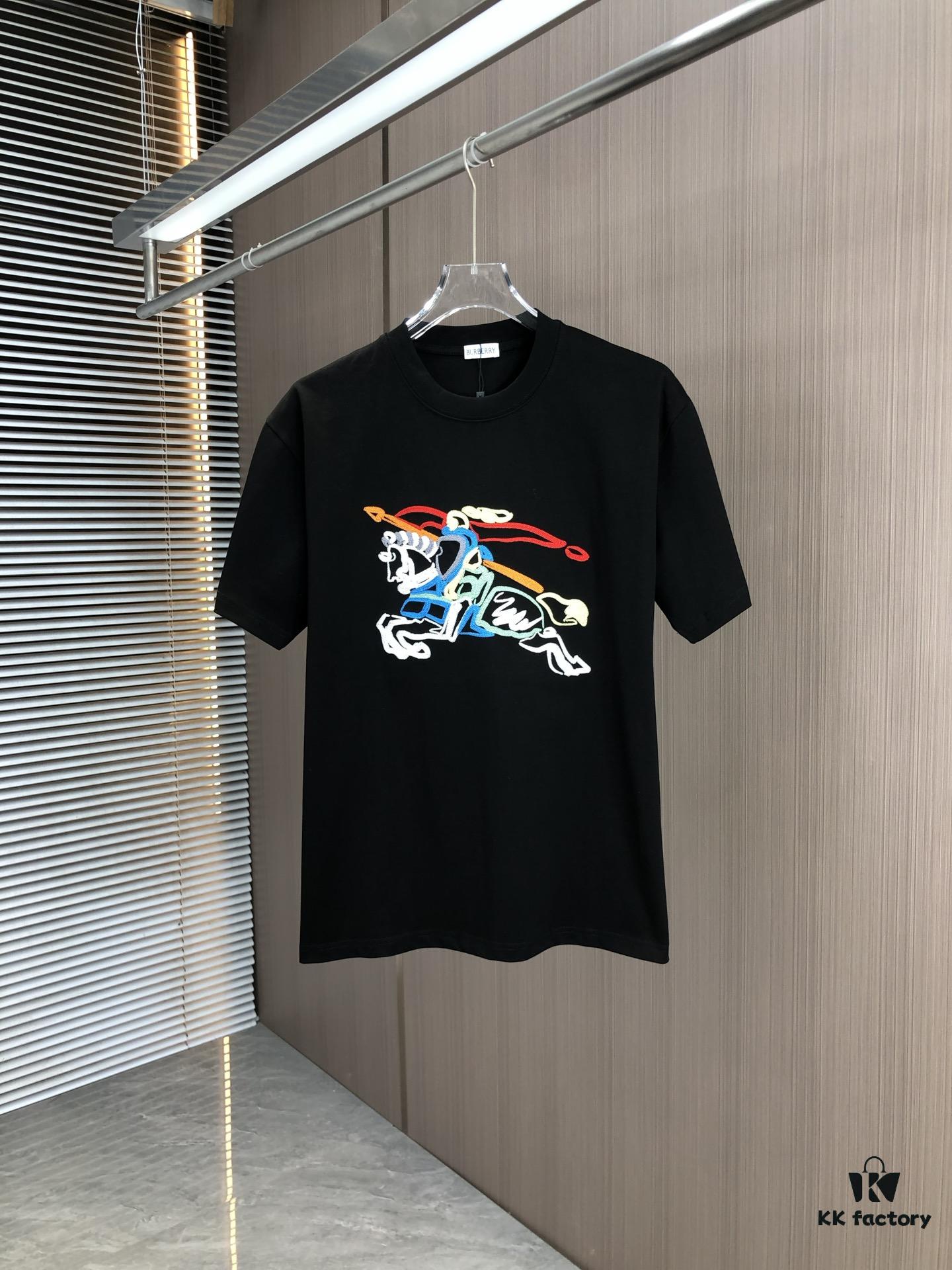69314415908475d562cd9cb3 BURBERRY 2025 Spring/Summer New Arrival Round Neck Short Sleeve T-Shirt with Equestrian Chain Embroidery, 320g Double Combed Cotton Fabric, Slightly Loose Unisex Fit