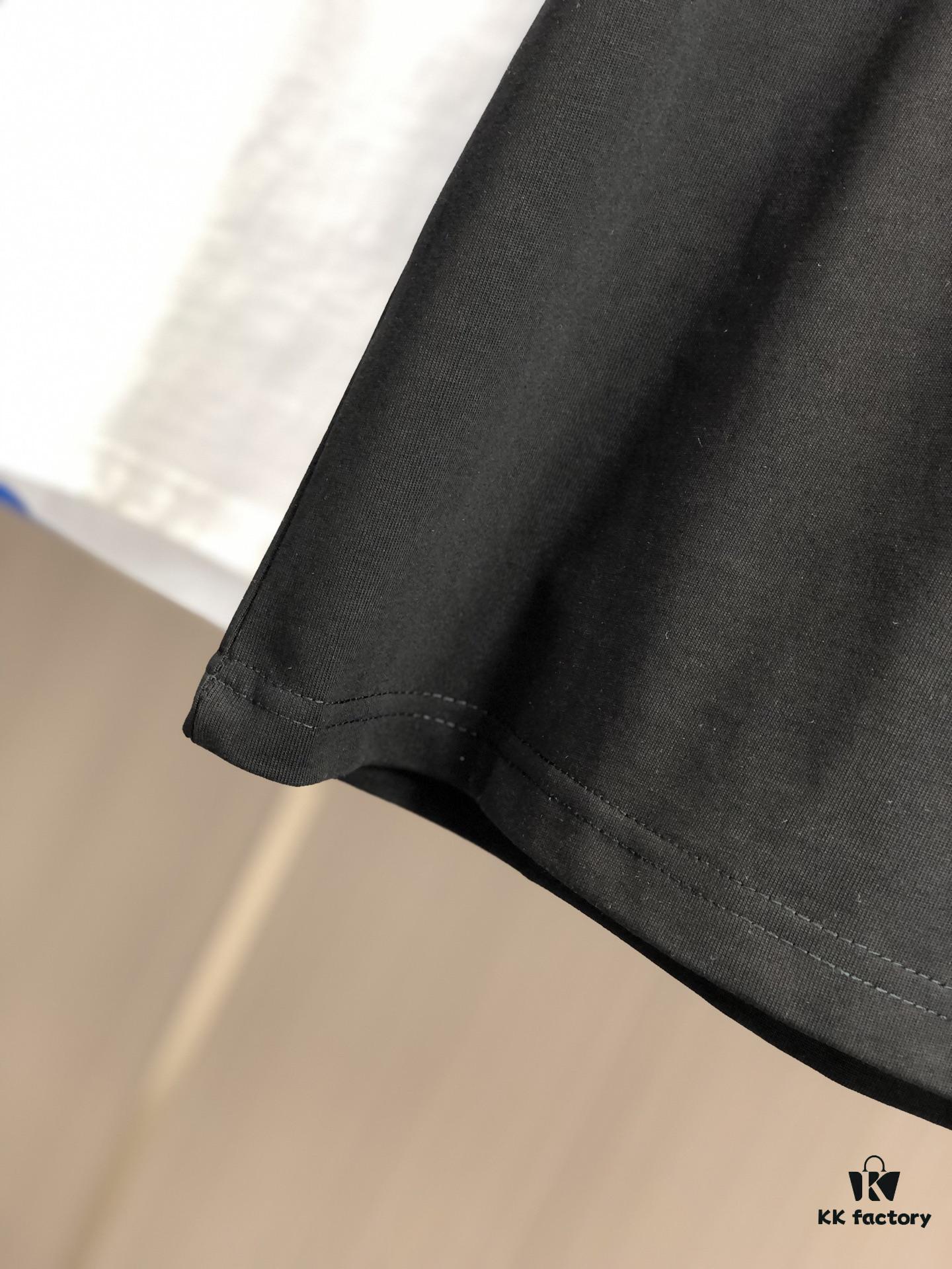 69314424908475d562cd9cb7 BURBERRY 2025 Spring/Summer New Arrival Round Neck Short Sleeve T-Shirt with Equestrian Chain Embroidery, 320g Double Combed Cotton Fabric, Slightly Loose Unisex Fit