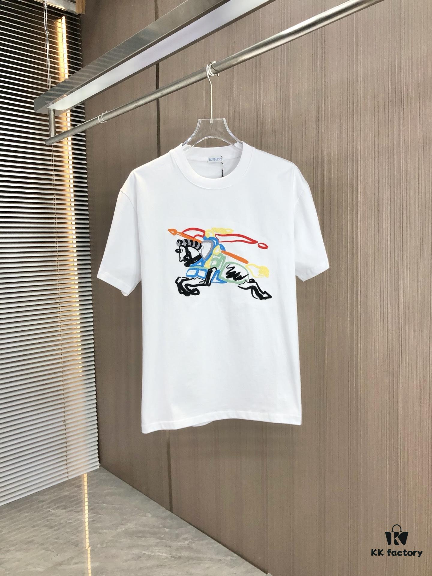 69314425908475d562cd9cb8 BURBERRY 2025 Spring/Summer New Arrival Round Neck Short Sleeve T-Shirt with Equestrian Chain Embroidery, 320g Double Combed Cotton Fabric, Slightly Loose Unisex Fit