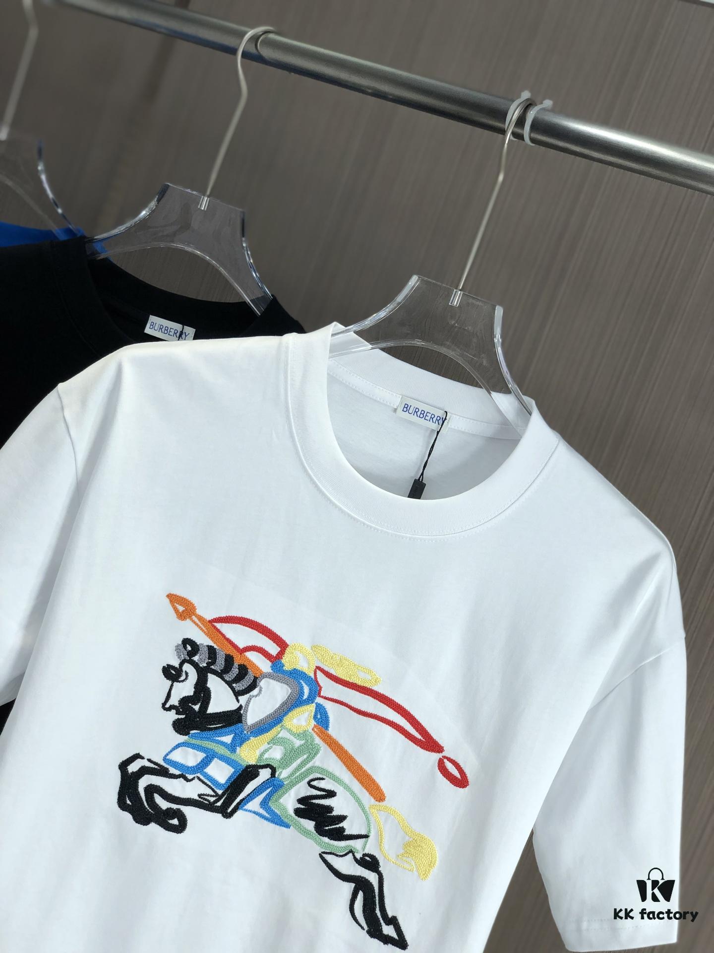 69314428908475d562cd9cb9 BURBERRY 2025 Spring/Summer New Arrival Round Neck Short Sleeve T-Shirt with Equestrian Chain Embroidery, 320g Double Combed Cotton Fabric, Slightly Loose Unisex Fit