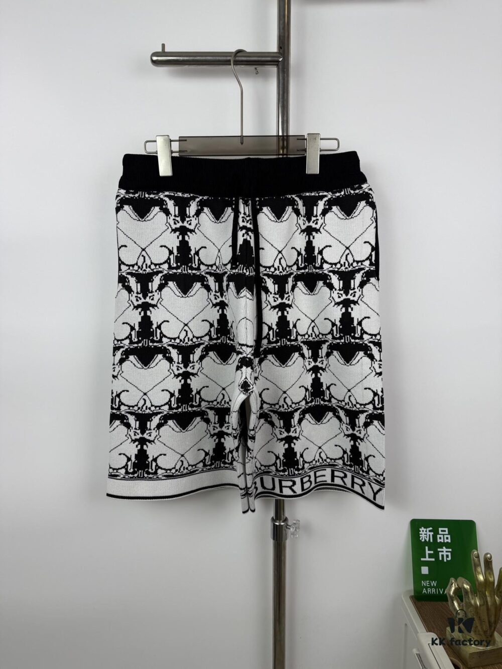 69314801908475d562cd9d95 New BURBERRY BARBOUR Printed Knitted Short Pants