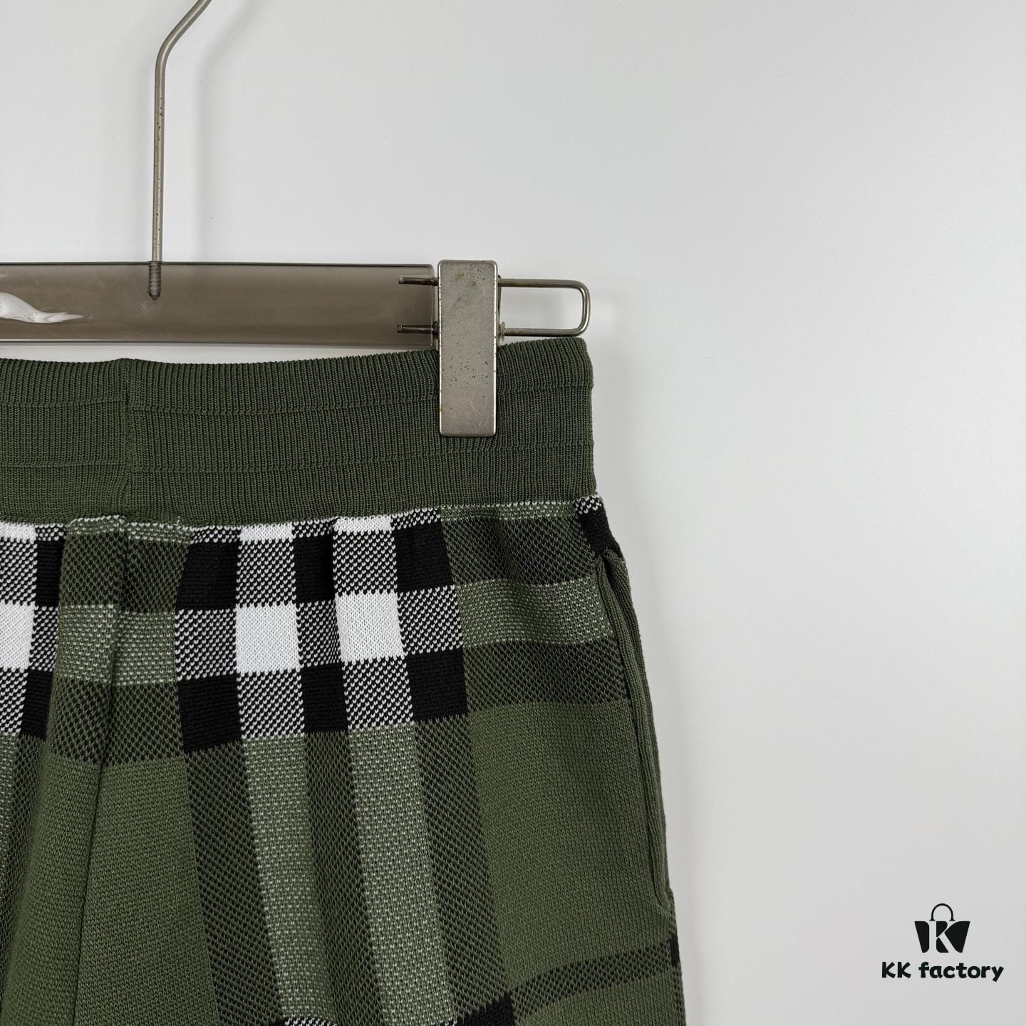 69314842908475d562cd9da3 New BURBERRY Classic Check Knit Shorts Unisex