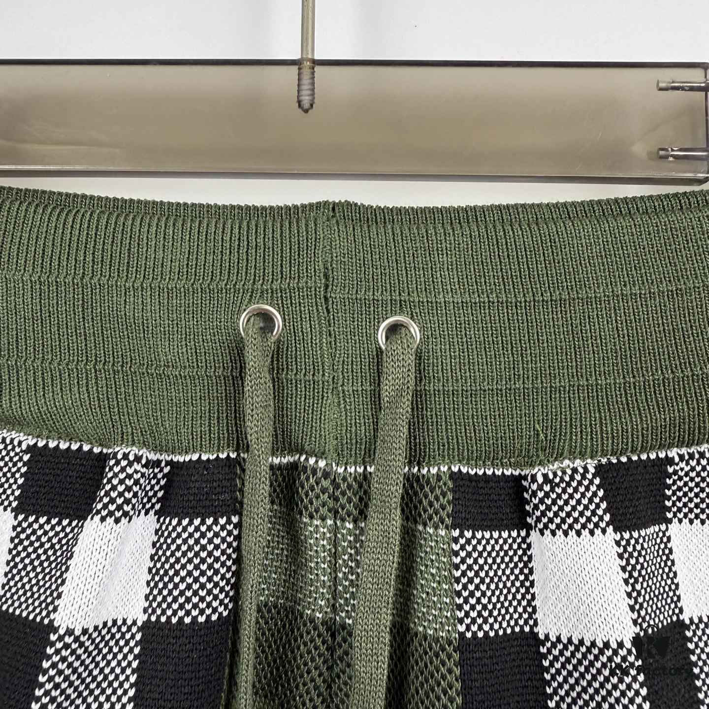 69314851908475d562cd9da6 New BURBERRY Classic Check Knit Shorts Unisex