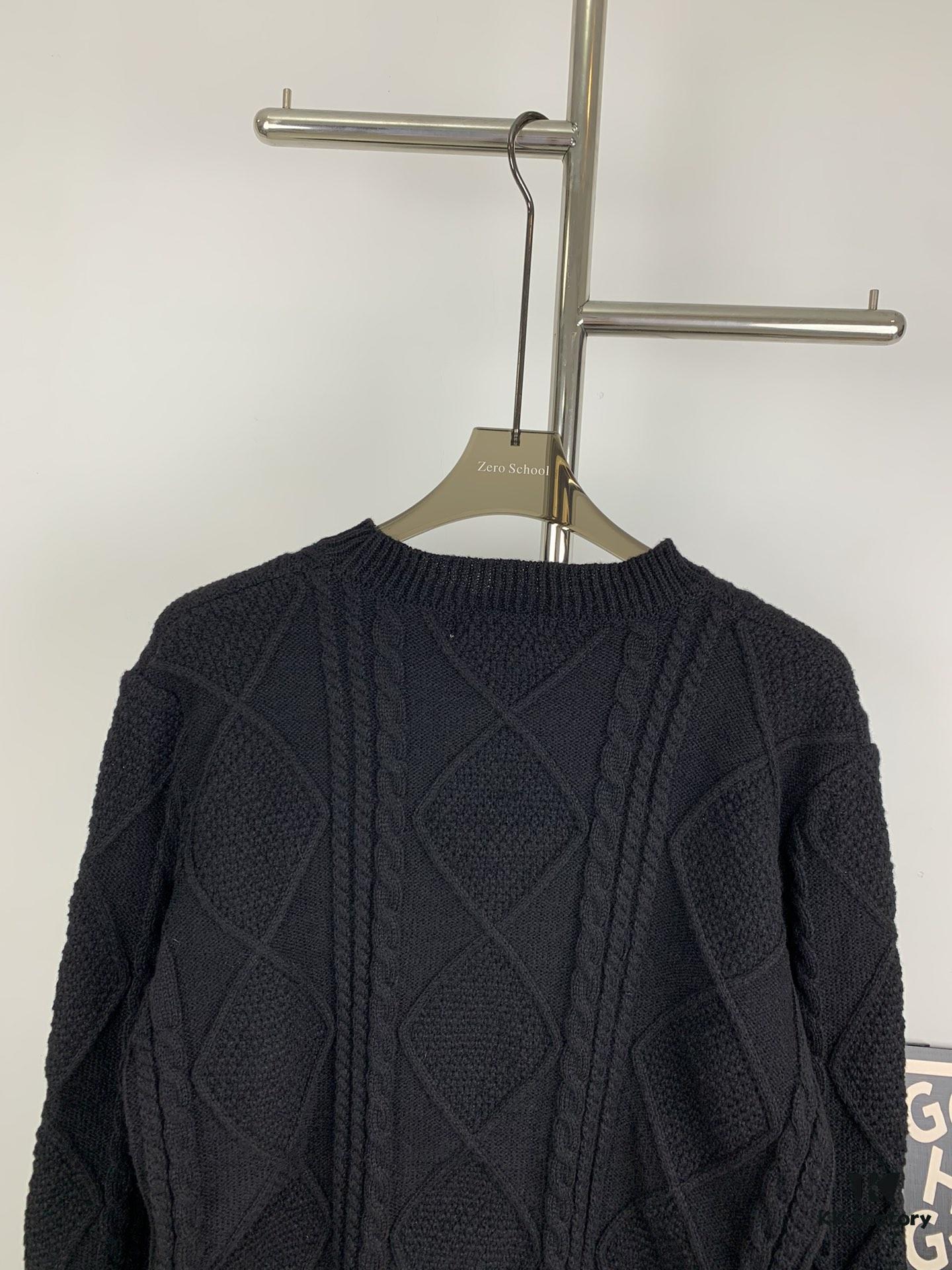 69314a97908475d562cd9e45 New Burberry 2024 Fall/Winter Black Patchwork Sweater Unisex Classic Plaid Design Hand-Cut Distressed Detail High-Density Knitwear