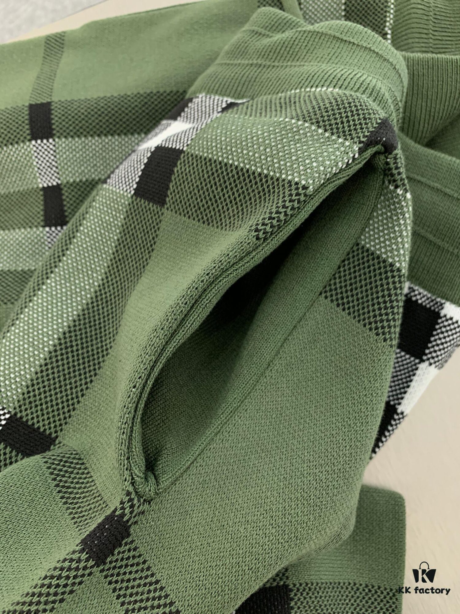 New BURBERRY Classic Plaid Knit Shorts Unisex