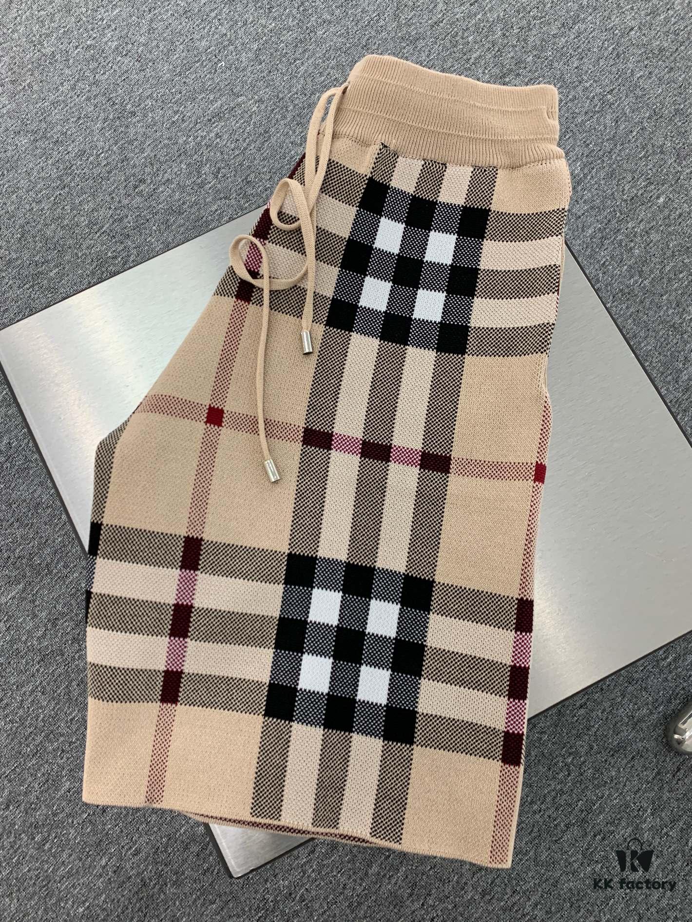 69314ce7908475d562cd9ec4 New BURBERRY Classic Plaid Knit Shorts Unisex