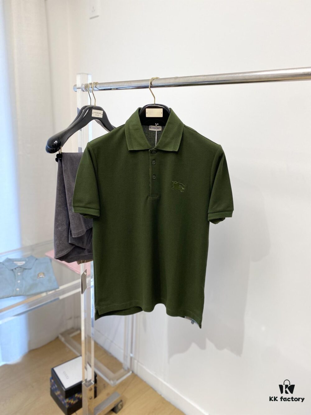 69314e5d908475d562cd9f11 Burberry, 2025 Latest Short-Sleeve T-Shirt, Stylish and Fashionable with Exquisite Embroidered Logo on Chest, Simple and Versatile Design