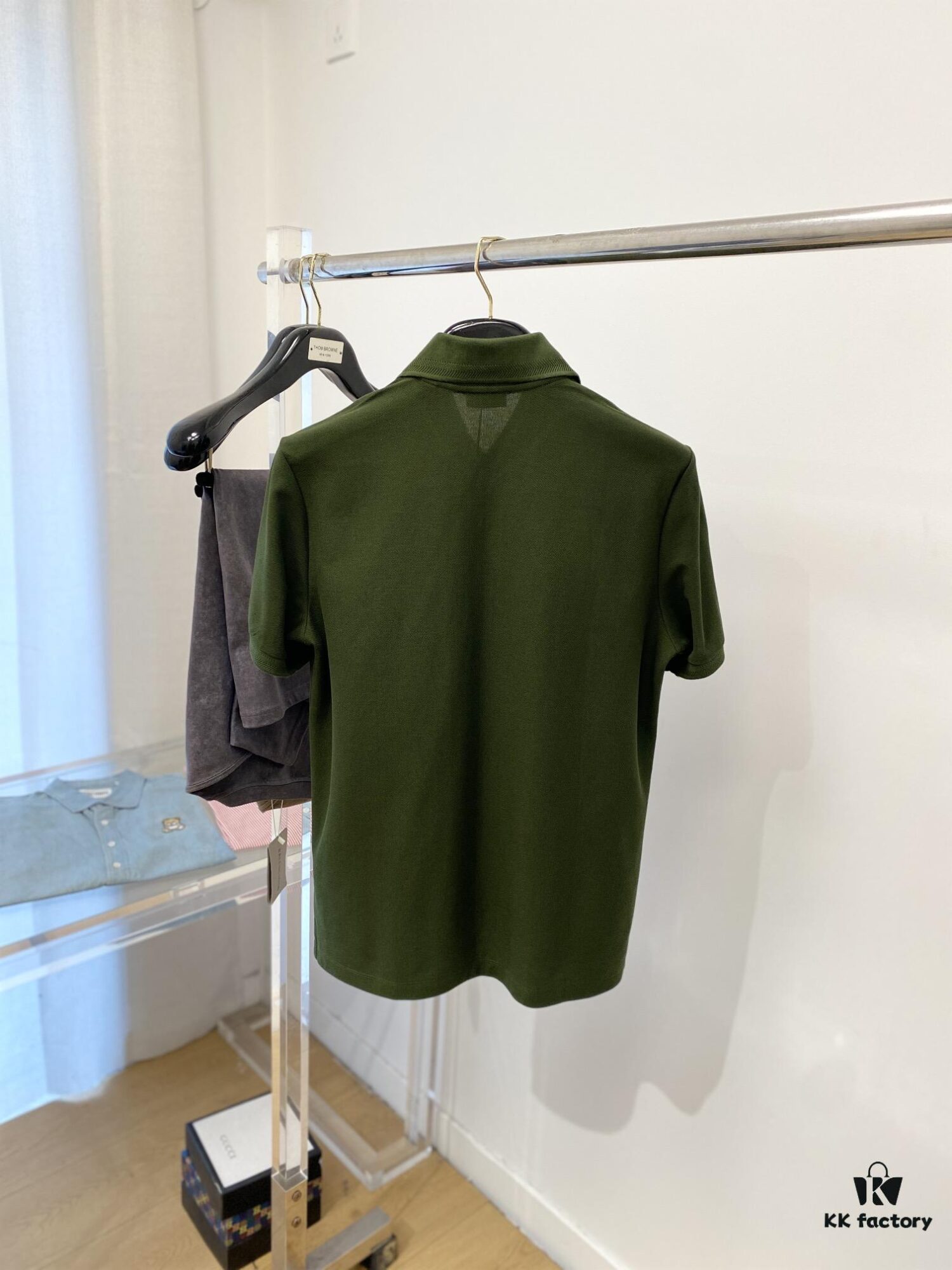 69314e7a908475d562cd9f18 Burberry, 2025 Latest Short-Sleeve T-Shirt, Stylish and Fashionable with Exquisite Embroidered Logo on Chest, Simple and Versatile Design