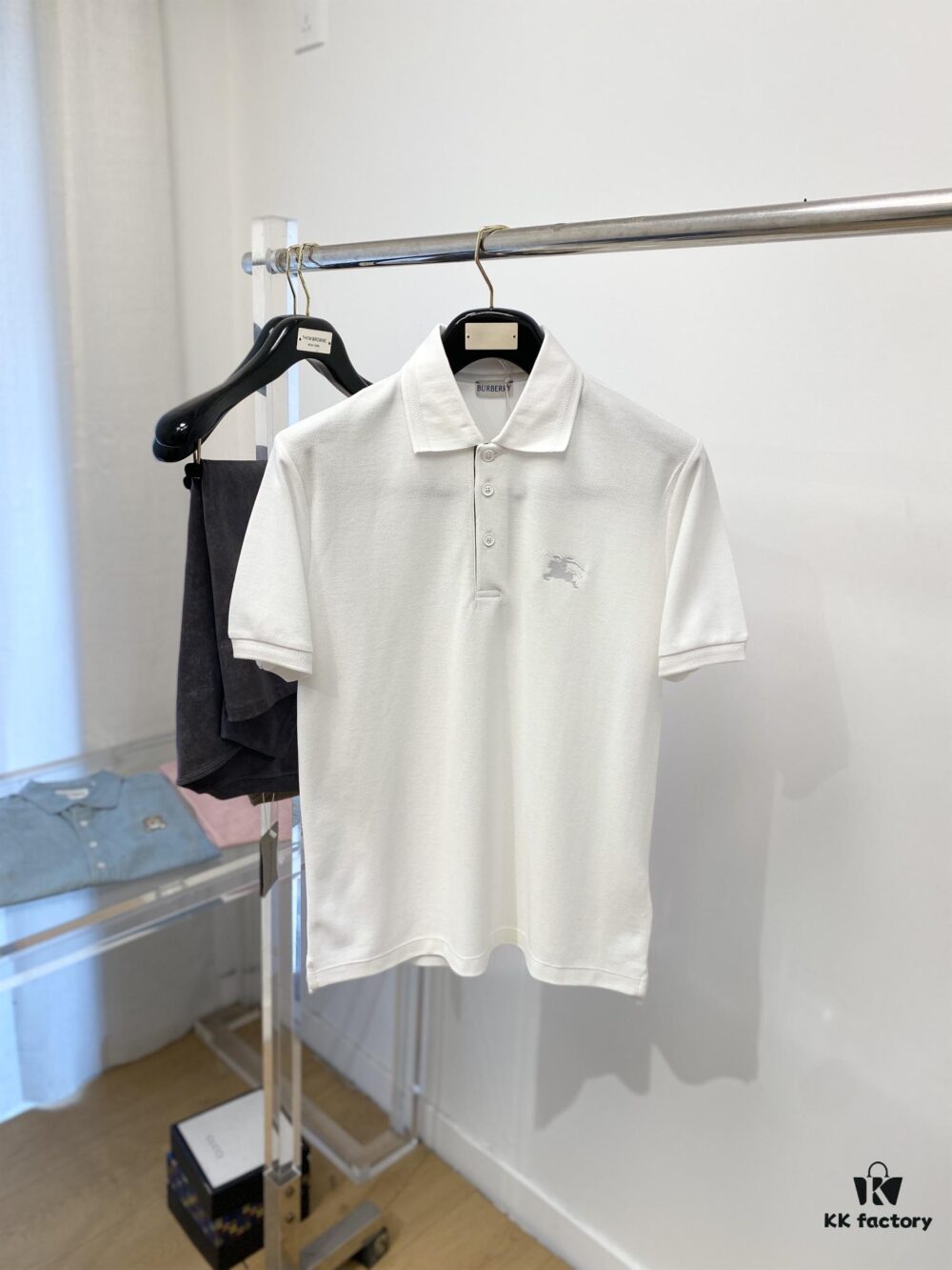 69314e7e908475d562cd9f19 Burberry, 2025 Latest Short-Sleeve T-Shirt, Stylish and Handsome with Exquisite Embroidered Logo on Chest, Simple and Versatile Design, Cotton Fabric Offers Structure and Comfort, Fine Weave, Size S-XL