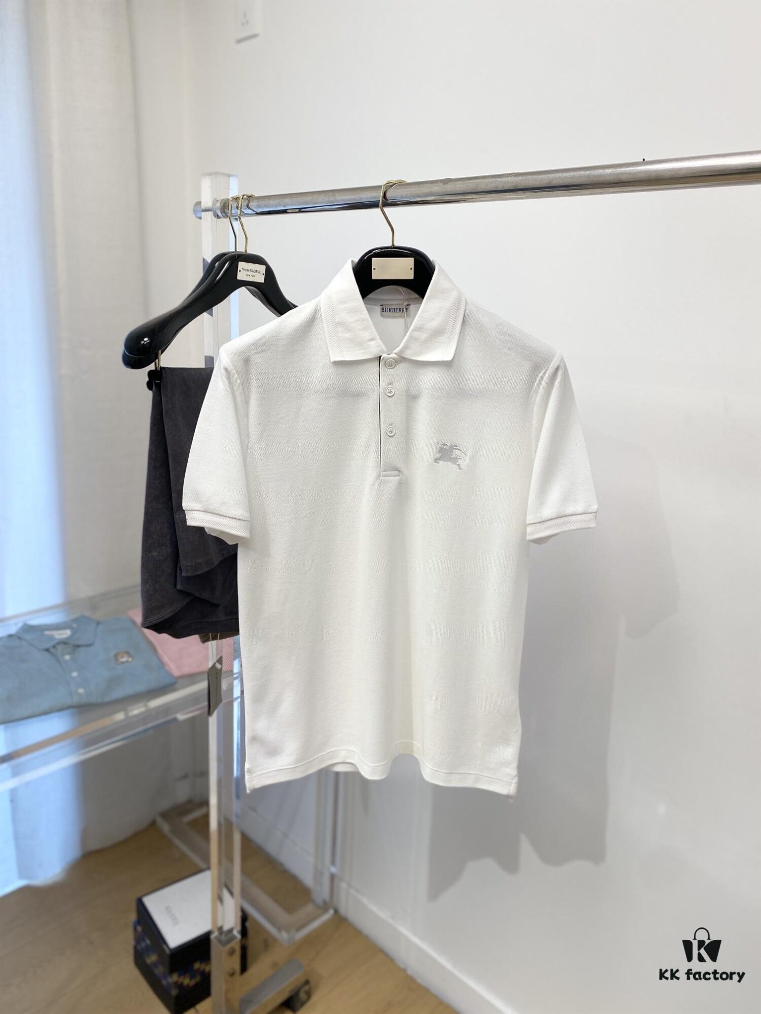 69314e7e908475d562cd9f19 Burberry, 2025 Latest Short-Sleeve T-Shirt, Stylish and Handsome with Exquisite Embroidered Logo on Chest, Simple and Versatile Design, Cotton Fabric Offers Structure and Comfort, Fine Weave, Size S-XL