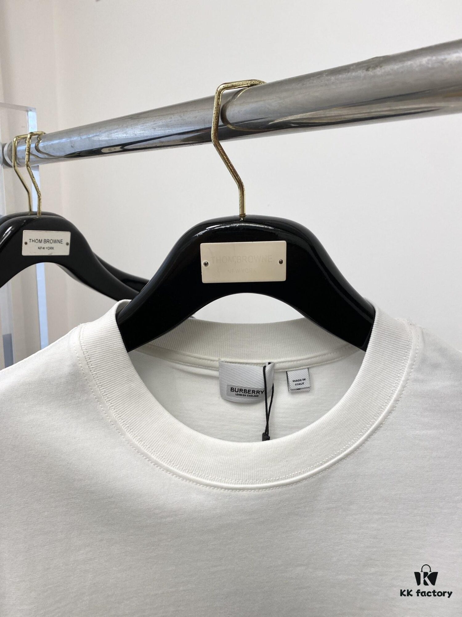 69314efd908475d562cd9f3c Burberry, 2025 Newest Short Sleeve T-Shirt, Stylish and Handsome with Exquisite Embroidered Logo, Simple and Versatile Design