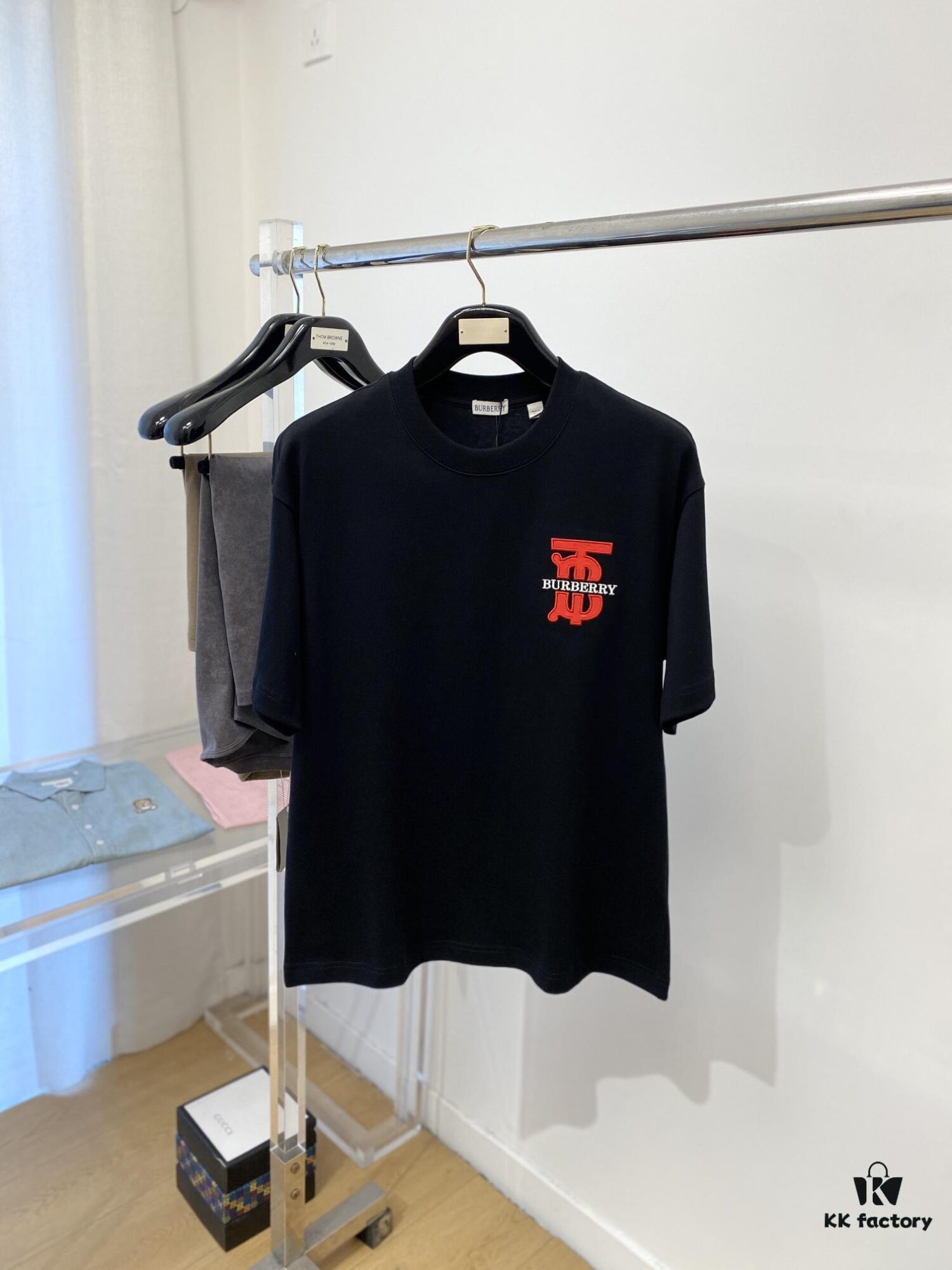 69314f1b908475d562cd9f44 Burberry 2025 Latest Short Sleeve T-Shirt, Stylish and Fashionable with Exquisite Embroidered Logo on Chest, Simple and Versatile Design